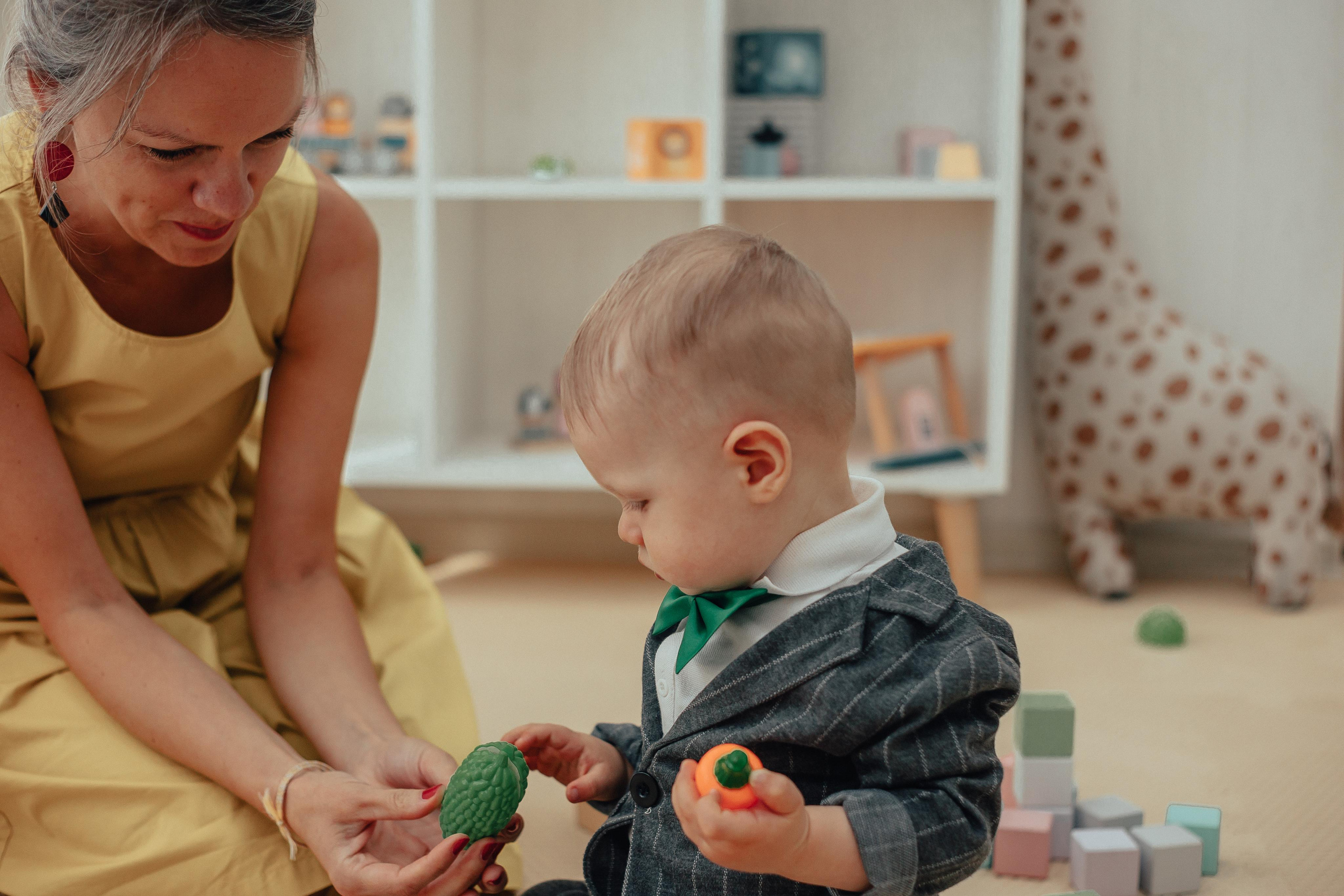 1 год в игровой. Фотограф Авилова Дарья ● Тюмень● Съемка больших семей ●Архив поколений