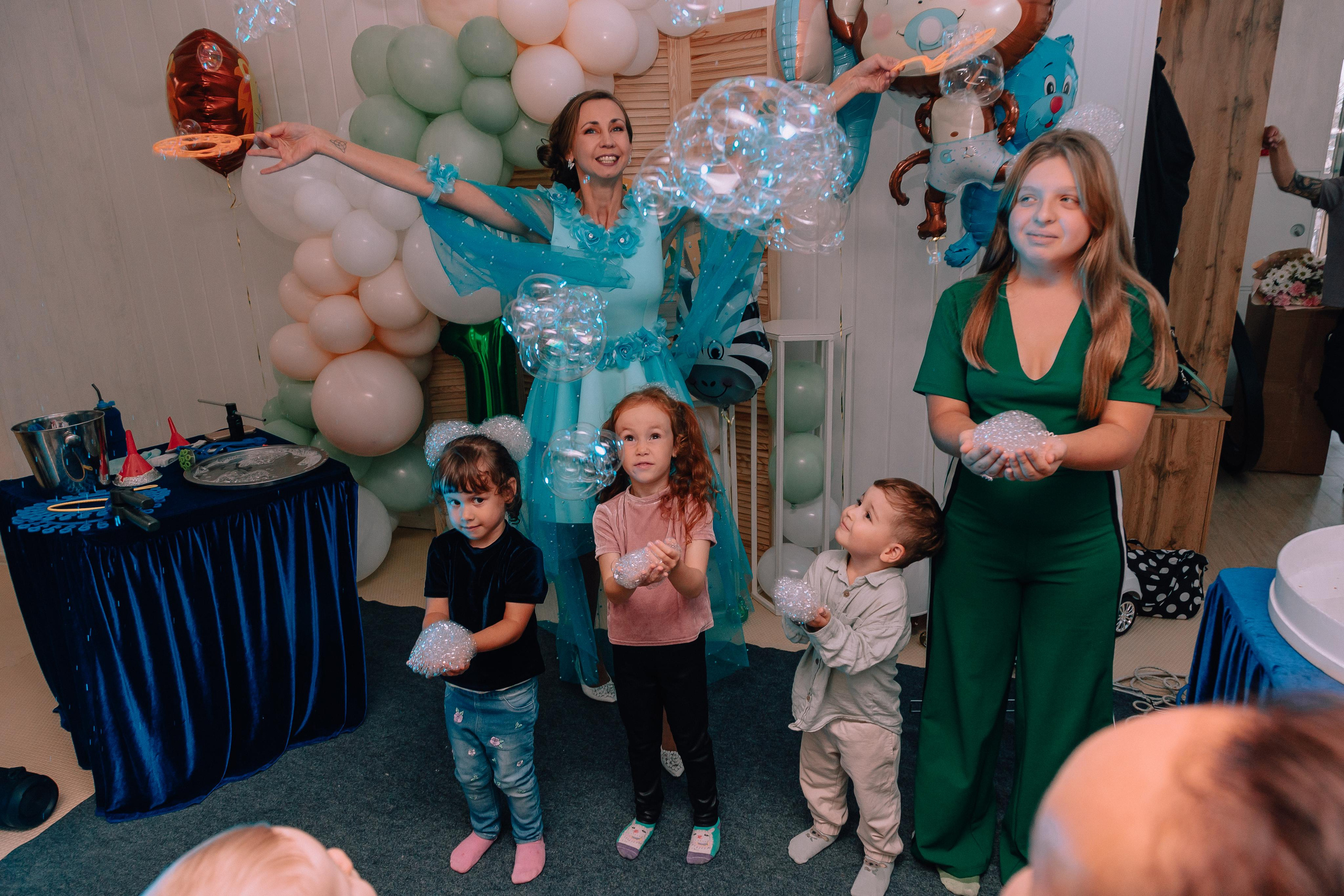 1 год в игровой. Фотограф Авилова Дарья ● Тюмень● Съемка больших семей ●Архив поколений