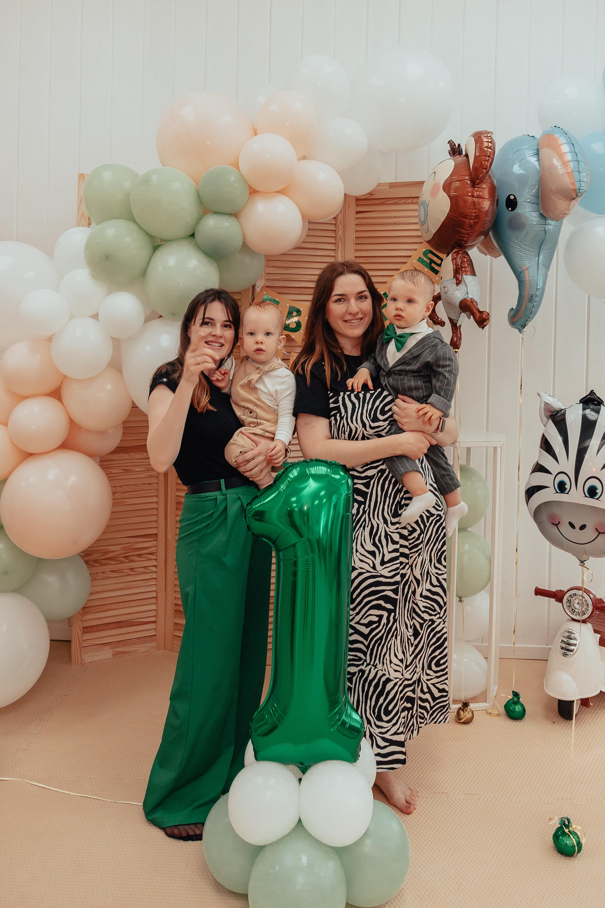 1 год в игровой. Фотограф Авилова Дарья ● Тюмень● Съемка больших семей ●Архив поколений