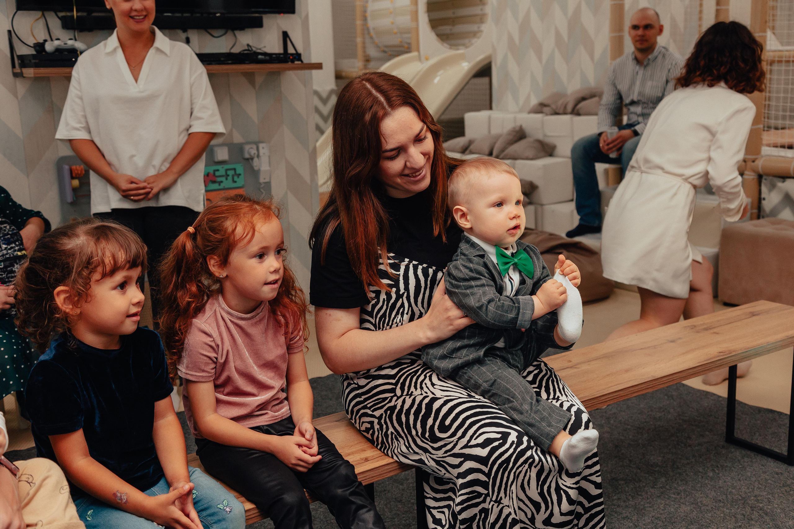 1 год в игровой. Фотограф Авилова Дарья ● Тюмень● Съемка больших семей ●Архив поколений