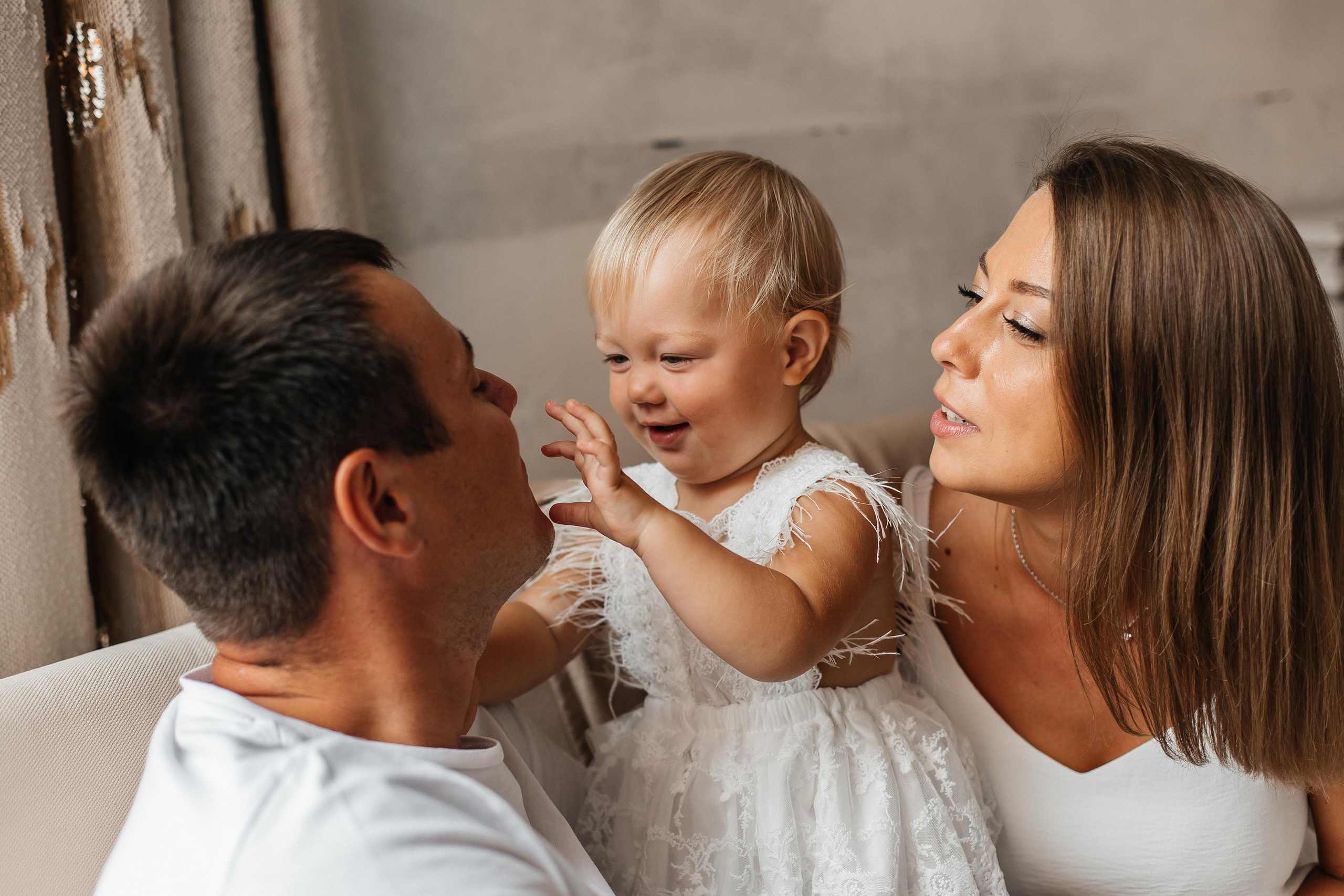 Семейная фотосессия (1 годик). Фотограф Авилова Дарья ● Тюмень● Съемка больших семей ●Архив поколений