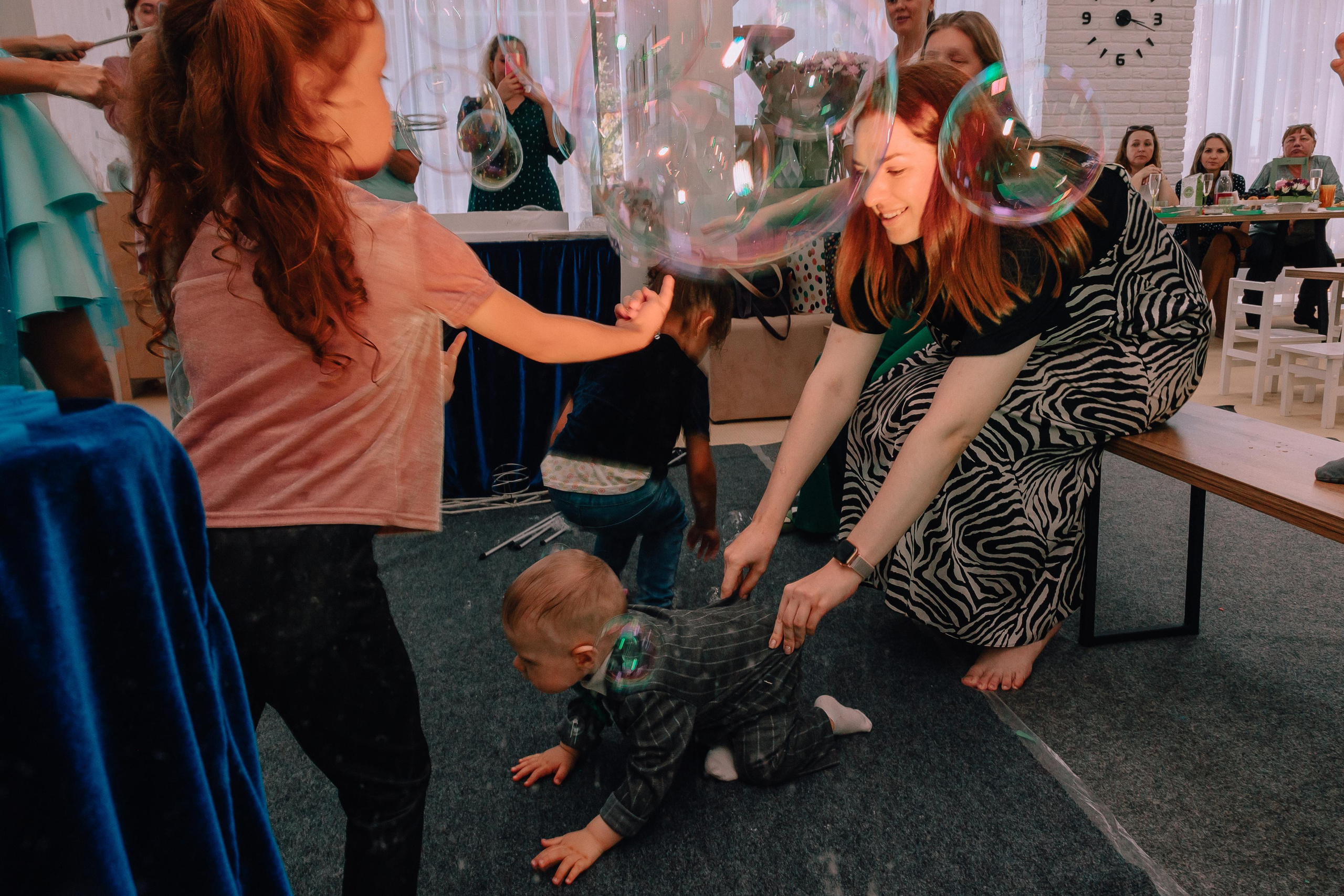 1 год в игровой. Фотограф Авилова Дарья ● Тюмень● Съемка больших семей ●Архив поколений