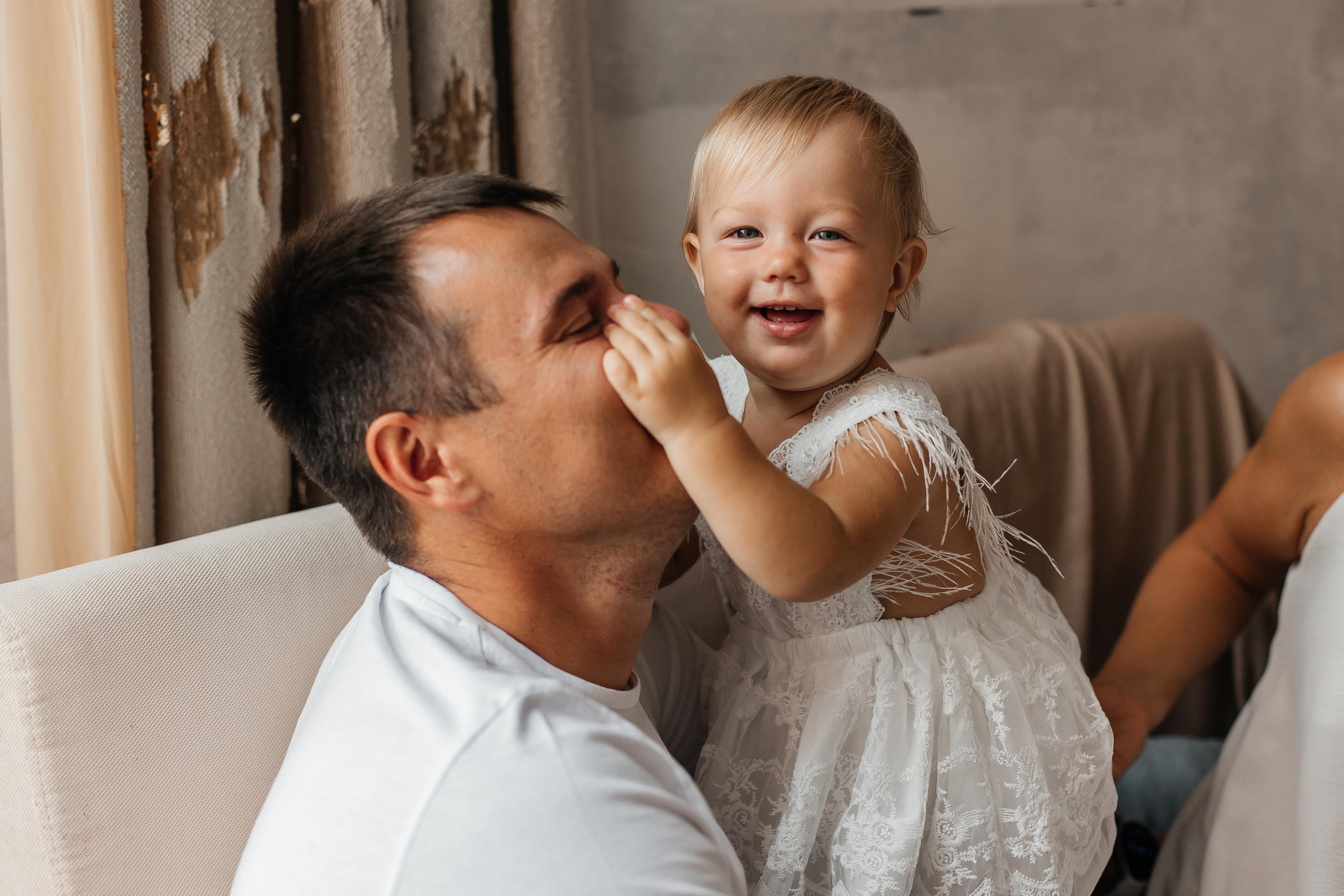 Семейная фотосессия (1 годик). Фотограф Авилова Дарья ● Тюмень● Съемка больших семей ●Архив поколений