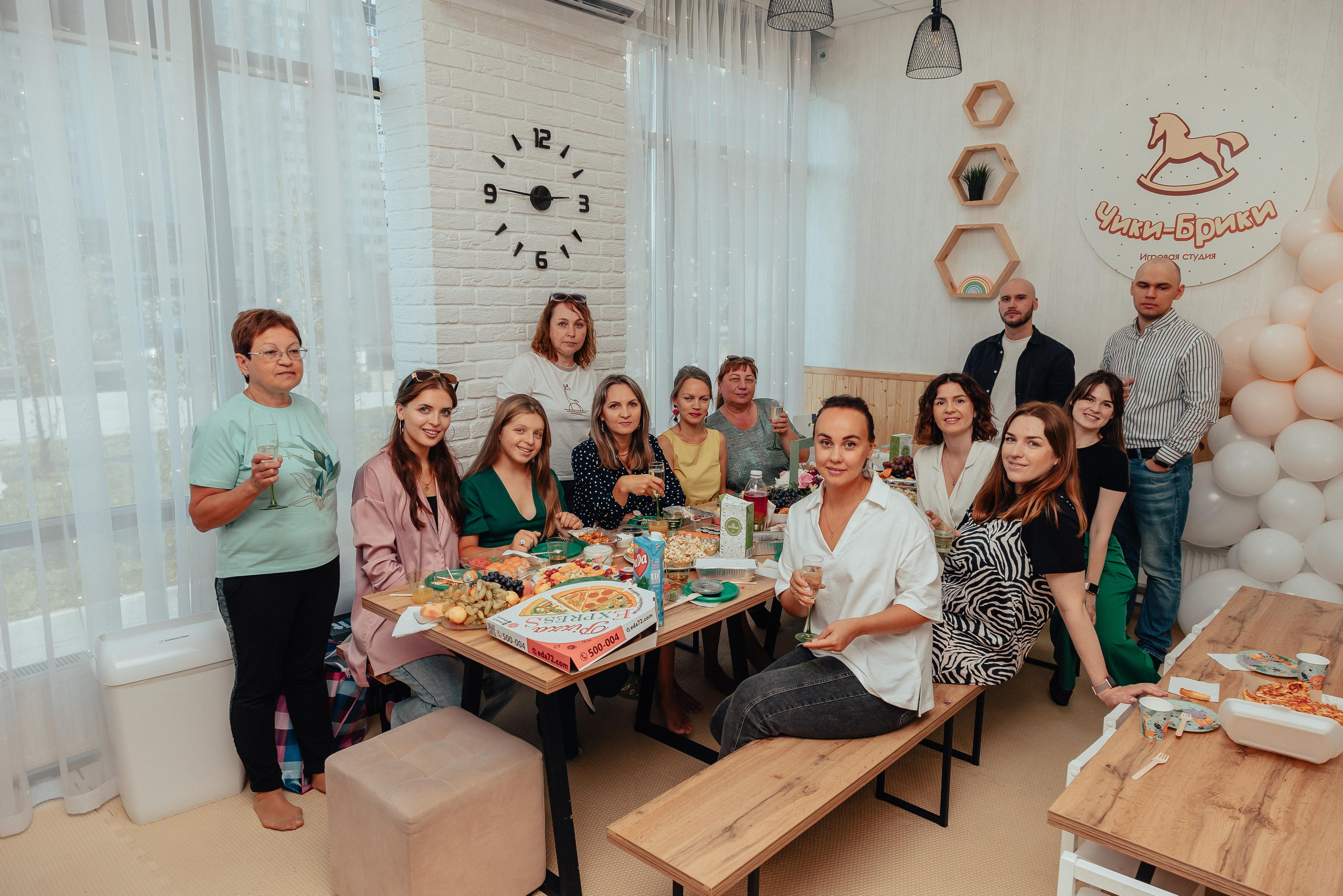 1 год в игровой. Фотограф Авилова Дарья ● Тюмень● Съемка больших семей ●Архив поколений