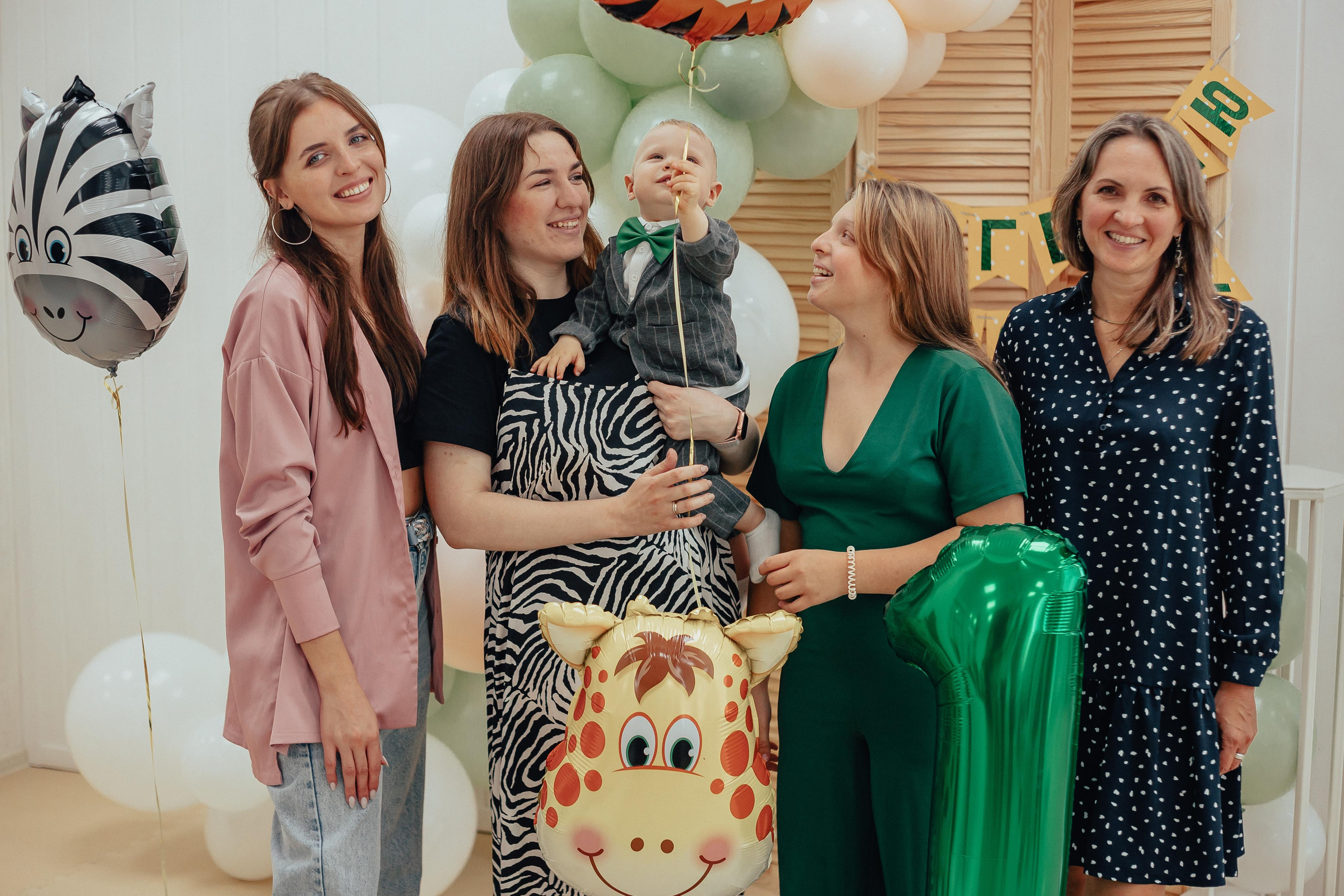 1 год в игровой. Фотограф Авилова Дарья ● Тюмень● Съемка больших семей ●Архив поколений