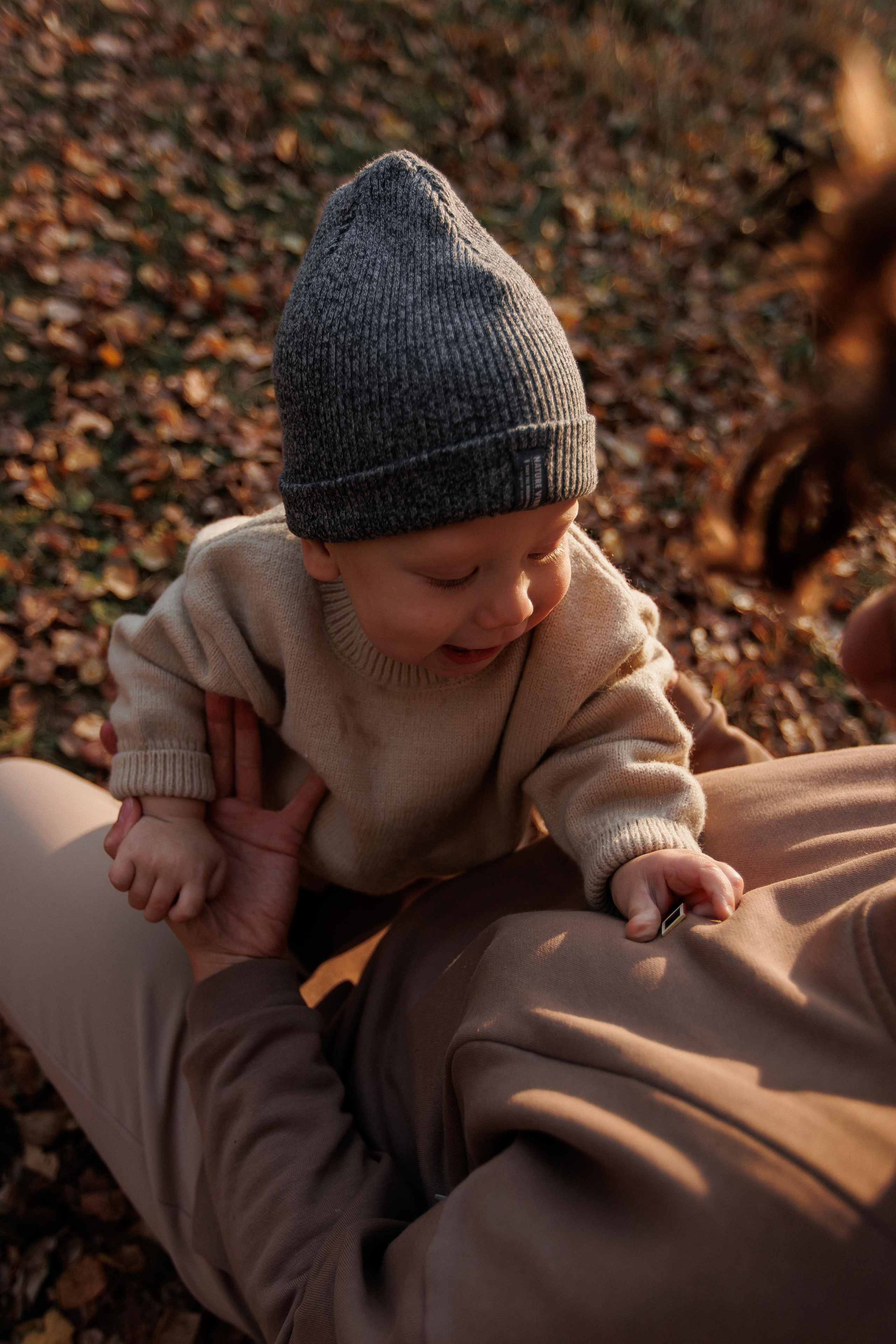 Мама и малыш (прогулка). Фотограф Авилова Дарья ● Тюмень● Съемка больших семей ●Архив поколений