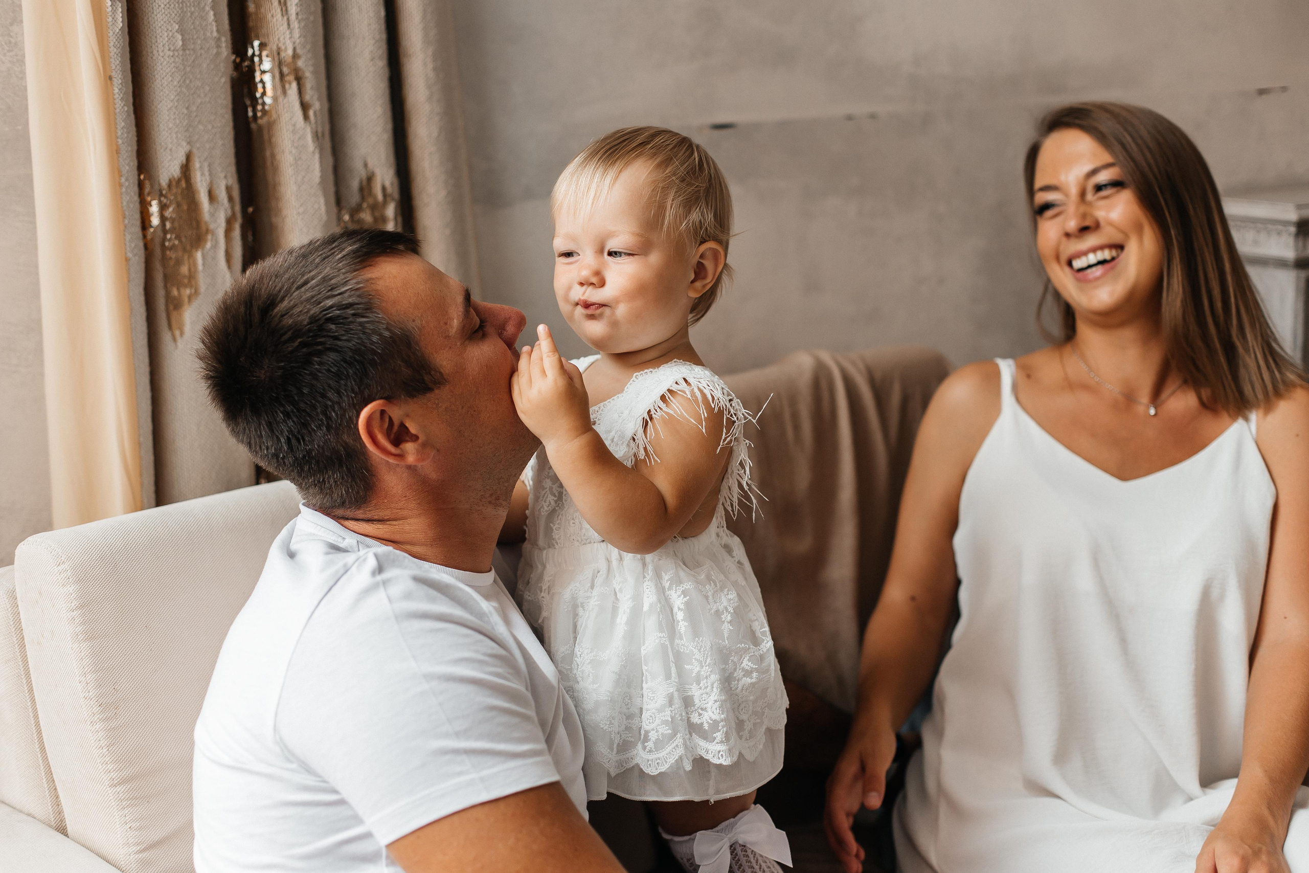 Семейная фотосессия (1 годик). Фотограф Авилова Дарья ● Тюмень● Съемка больших семей ●Архив поколений