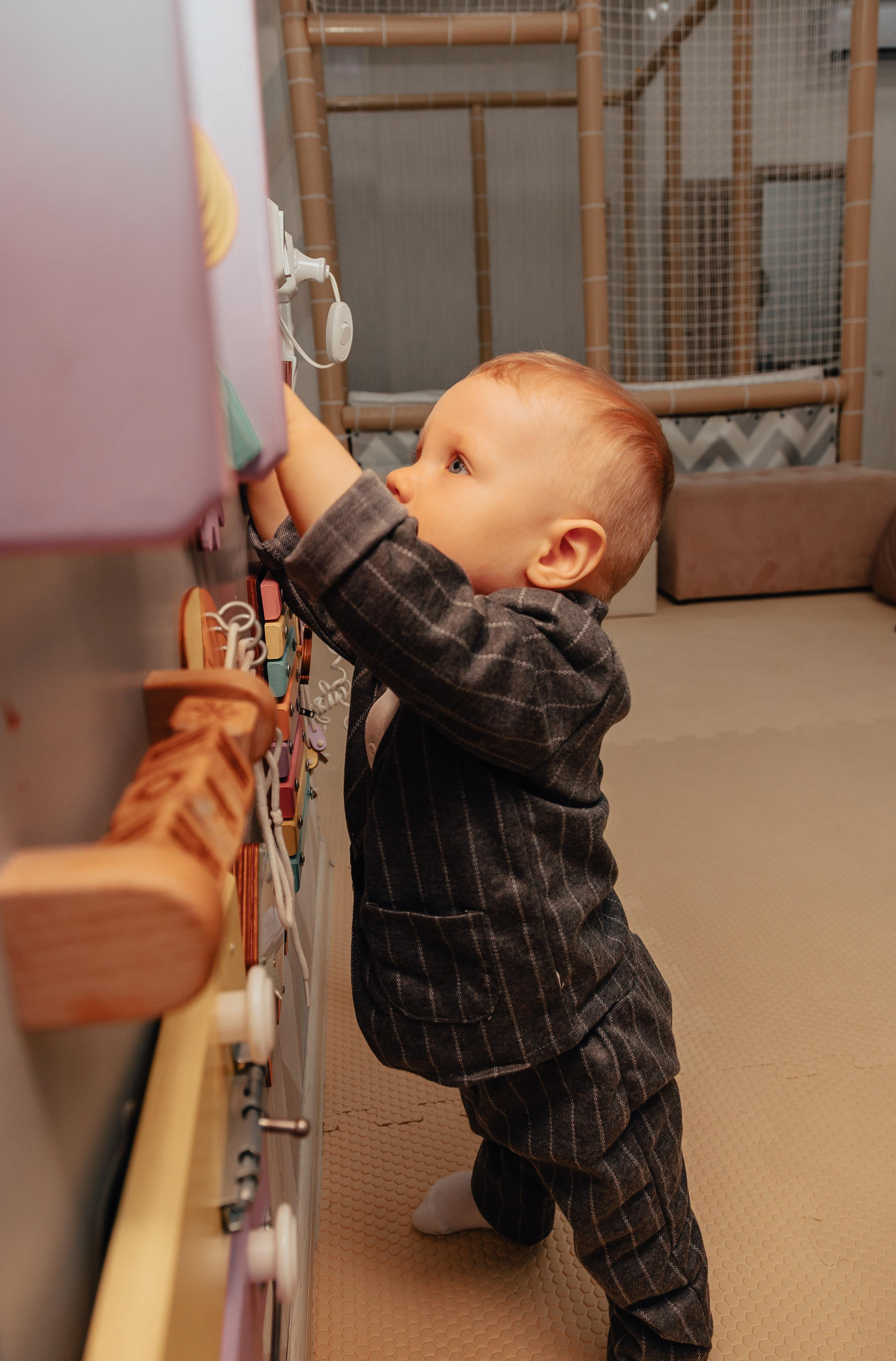 1 год в игровой. Фотограф Авилова Дарья ● Тюмень● Съемка больших семей ●Архив поколений