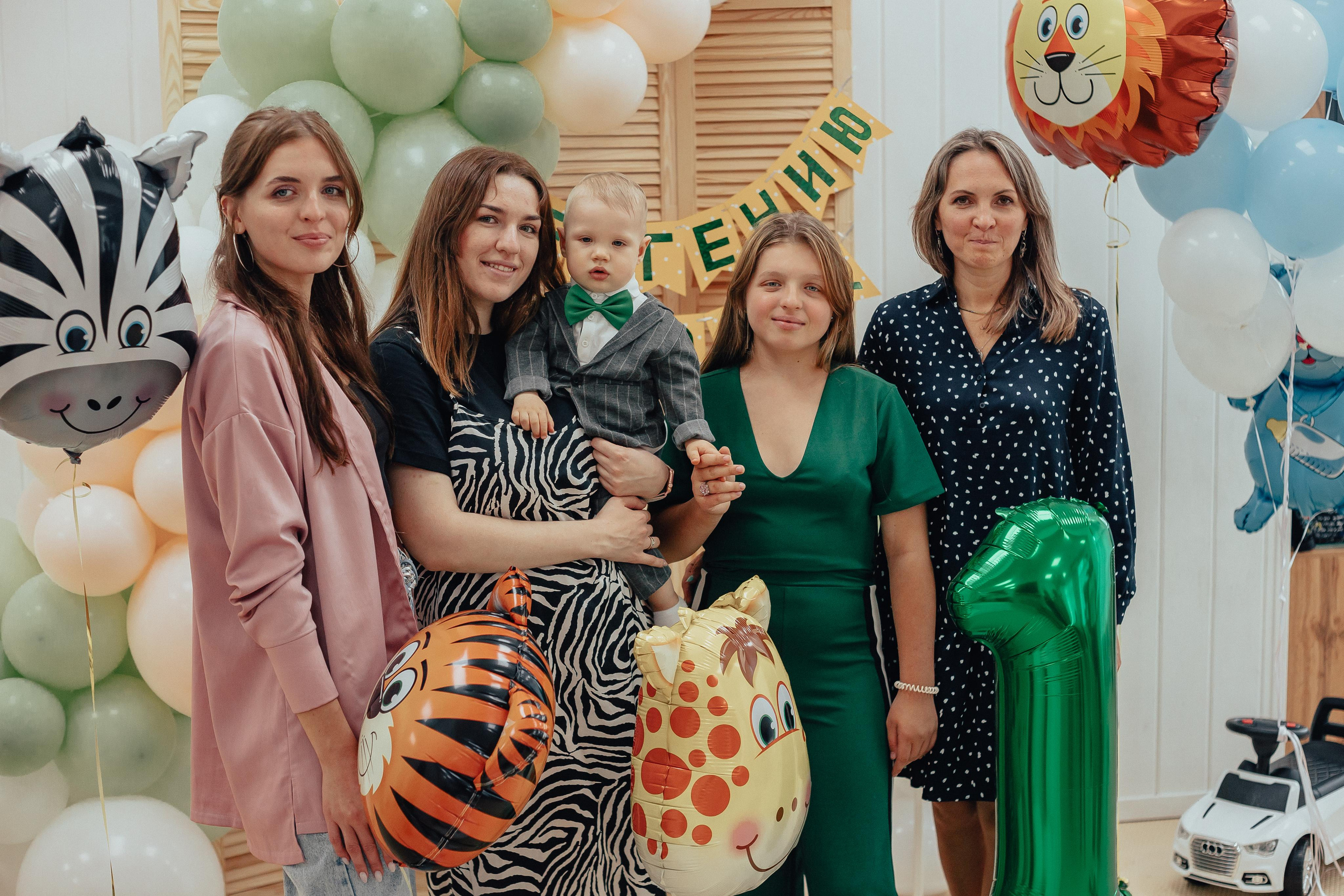 1 год в игровой. Фотограф Авилова Дарья ● Тюмень● Съемка больших семей ●Архив поколений