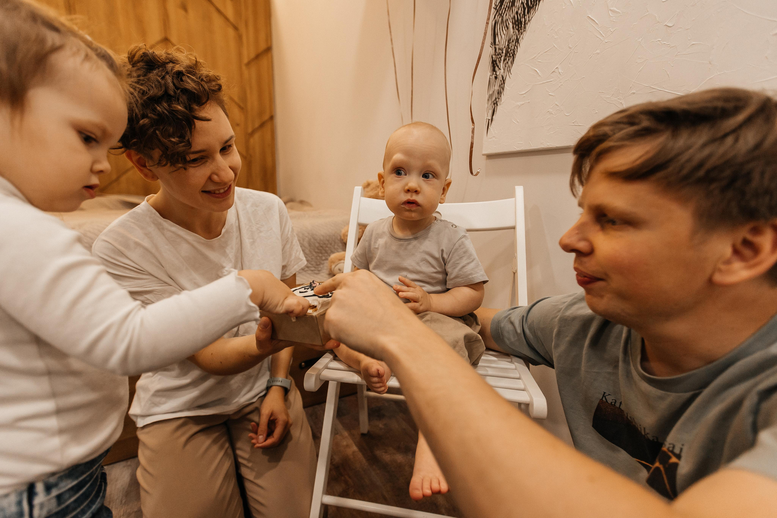 1 год дома. Фотограф Авилова Дарья ● Тюмень● Съемка больших семей ●Архив поколений