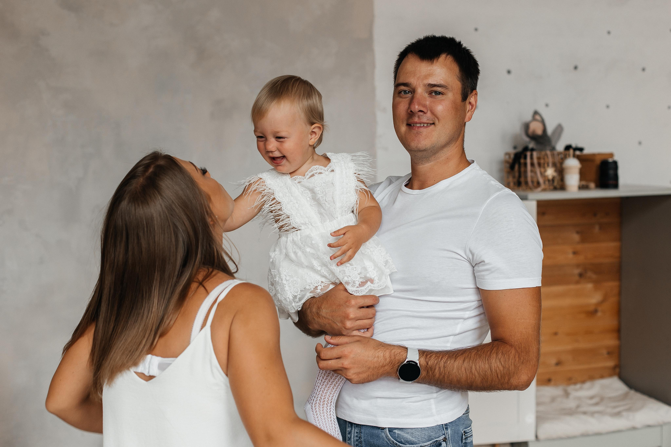 Семейная фотосессия (1 годик). Фотограф Авилова Дарья ● Тюмень● Съемка больших семей ●Архив поколений