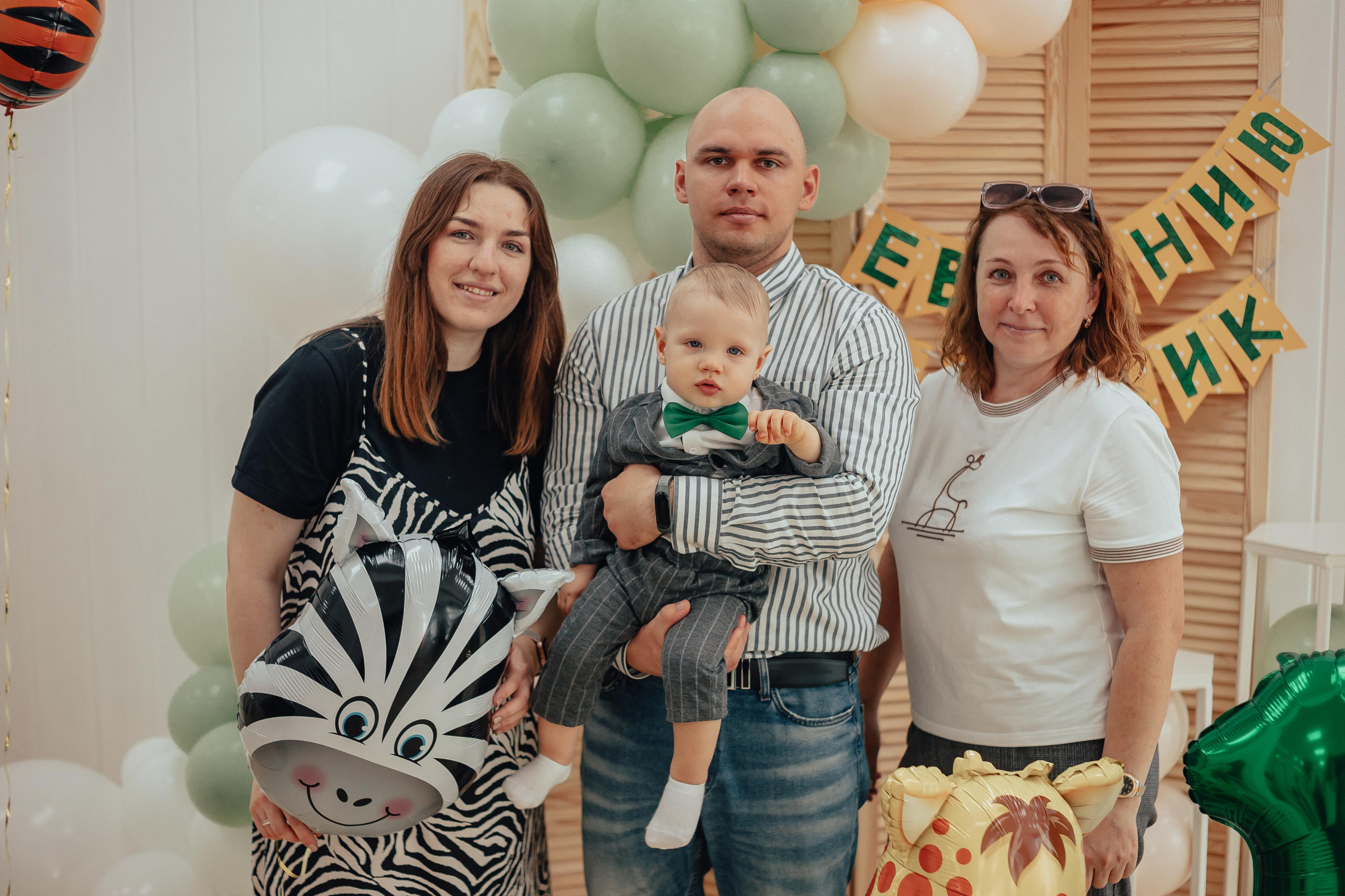 1 год в игровой. Фотограф Авилова Дарья ● Тюмень● Съемка больших семей ●Архив поколений