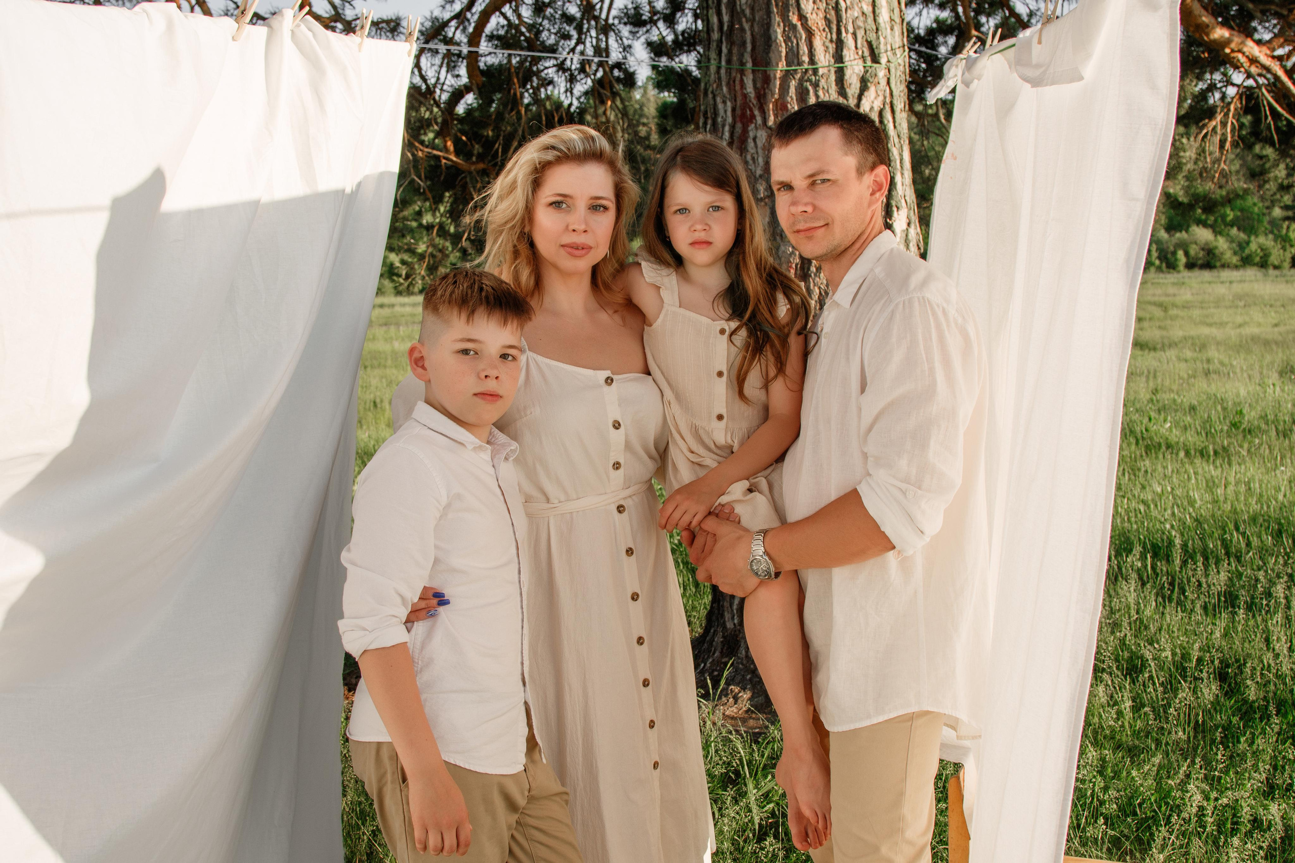 Семейная «Атмосфера лета». Фотограф Авилова Дарья ● Тюмень● Съемка больших семей ●Архив поколений