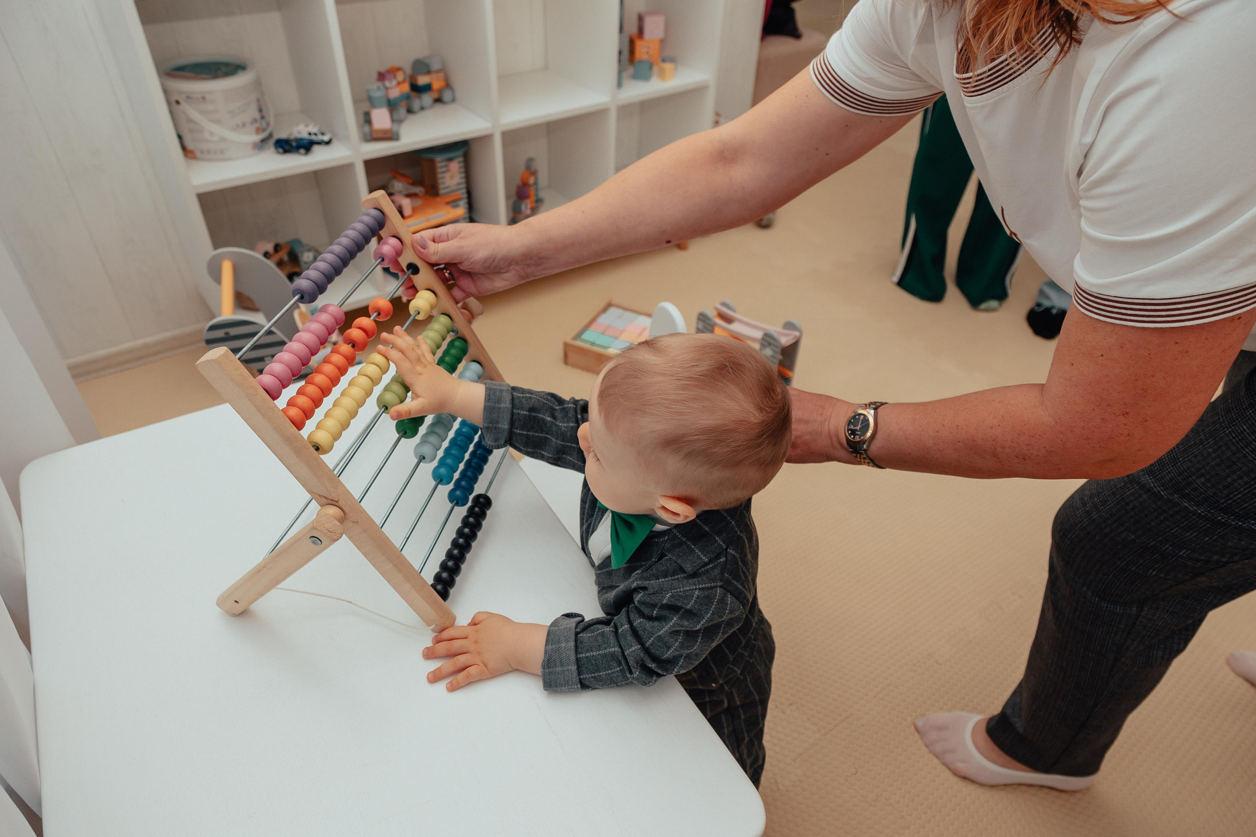 1 год в игровой. Фотограф Авилова Дарья ● Тюмень● Съемка больших семей ●Архив поколений