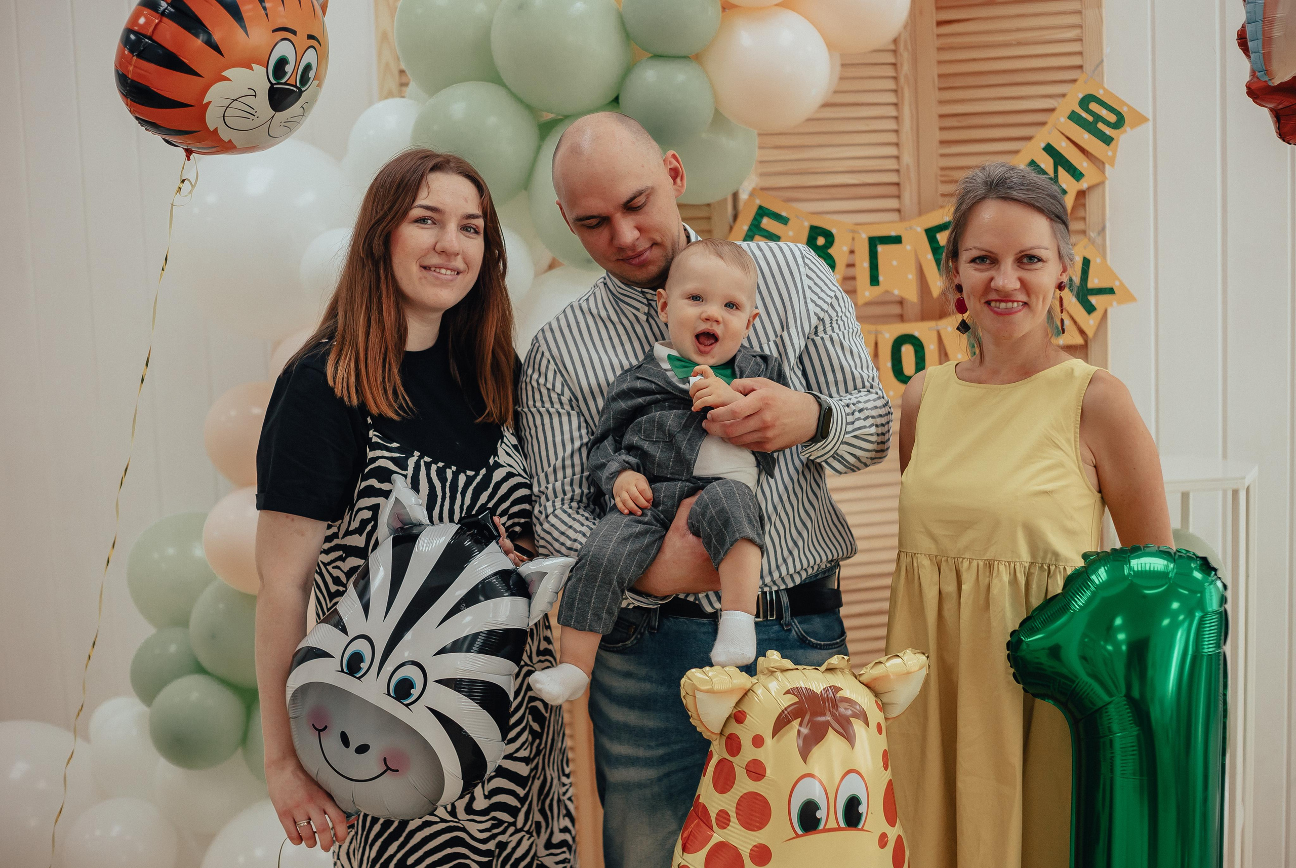 1 год в игровой. Фотограф Авилова Дарья ● Тюмень● Съемка больших семей ●Архив поколений