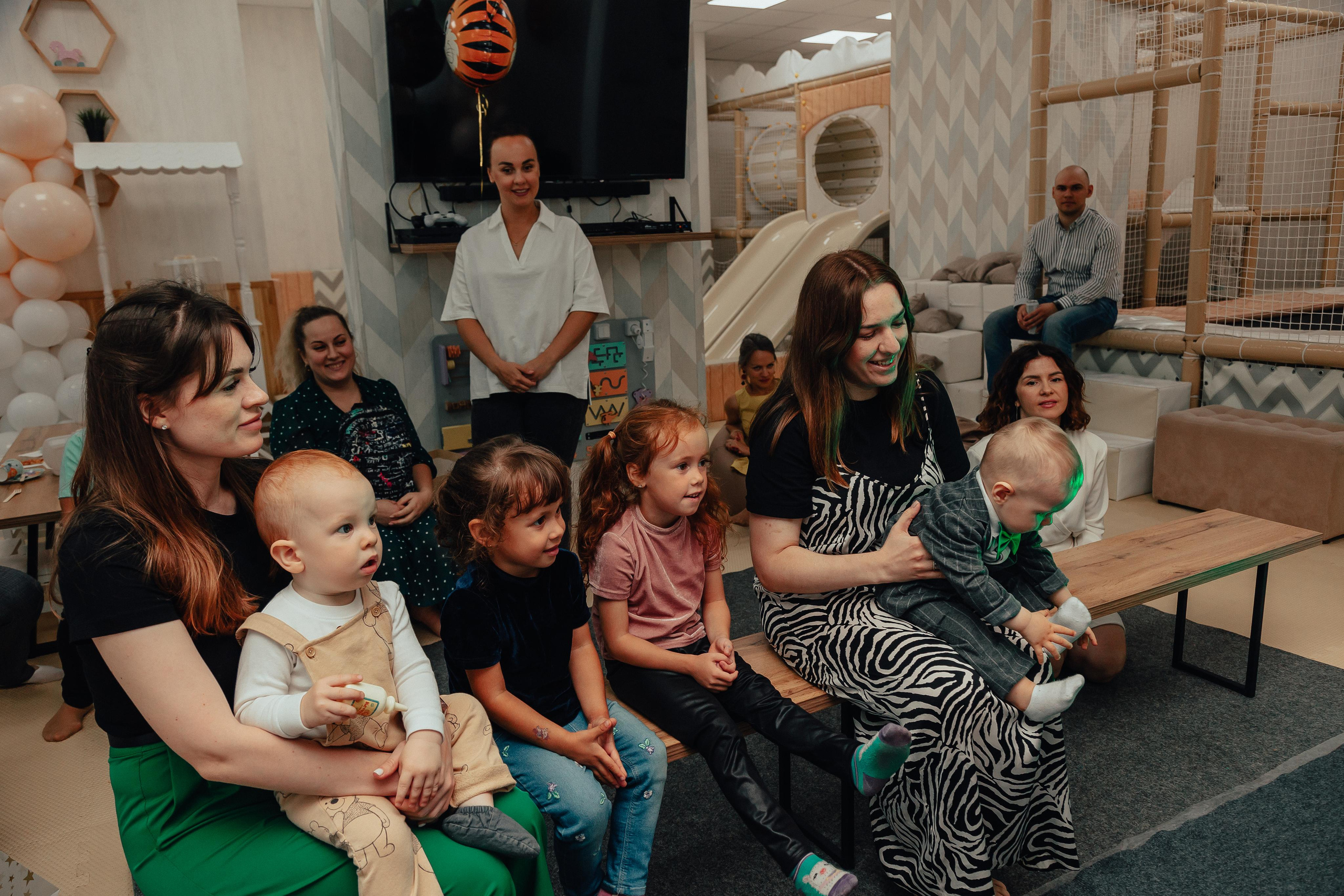 1 год в игровой. Фотограф Авилова Дарья ● Тюмень● Съемка больших семей ●Архив поколений