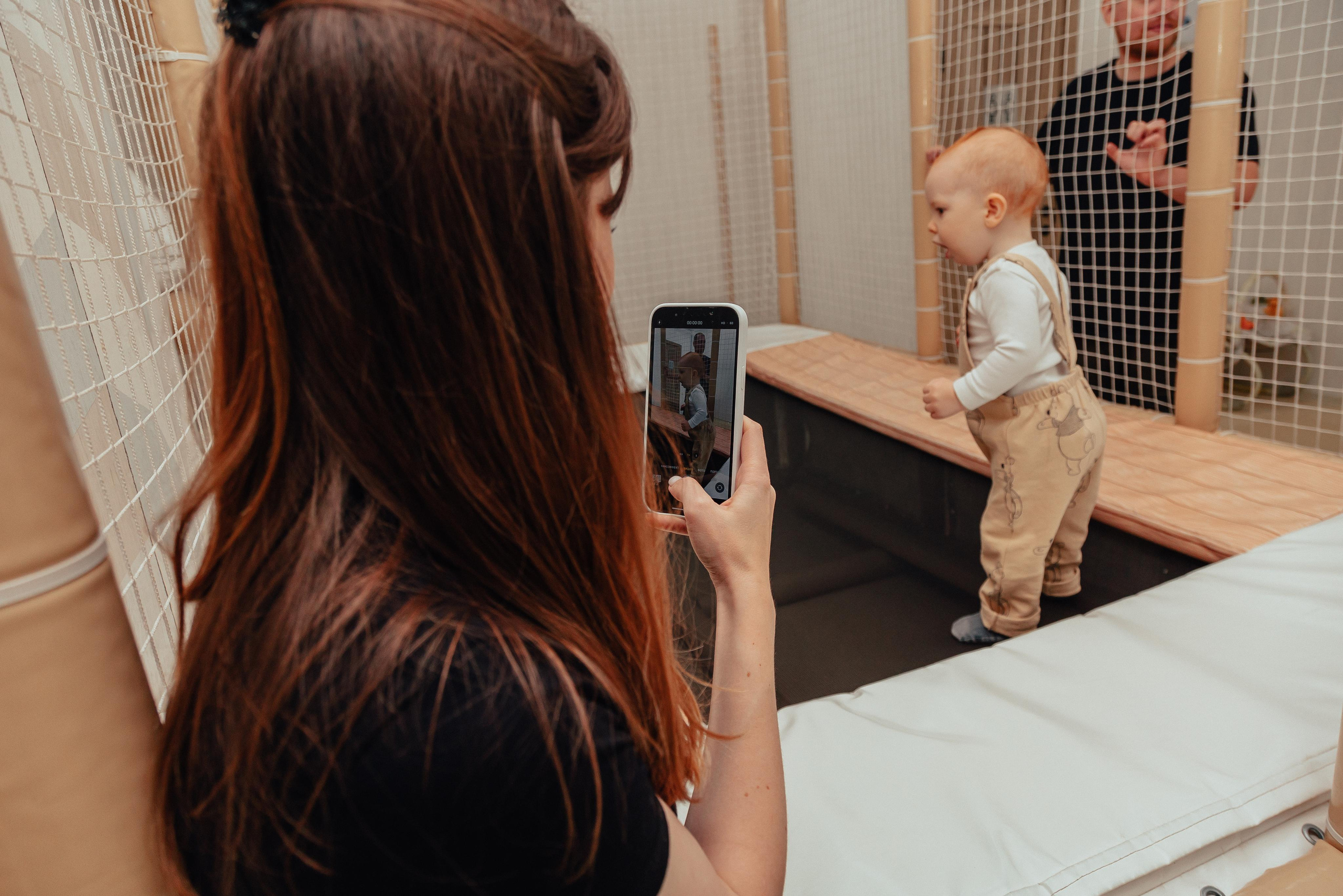 1 год в игровой. Фотограф Авилова Дарья ● Тюмень● Съемка больших семей ●Архив поколений