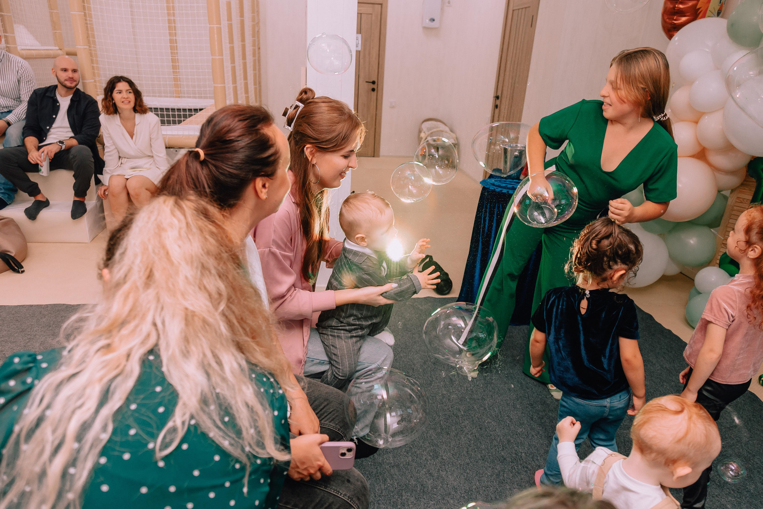 1 год в игровой. Фотограф Авилова Дарья ● Тюмень● Съемка больших семей ●Архив поколений