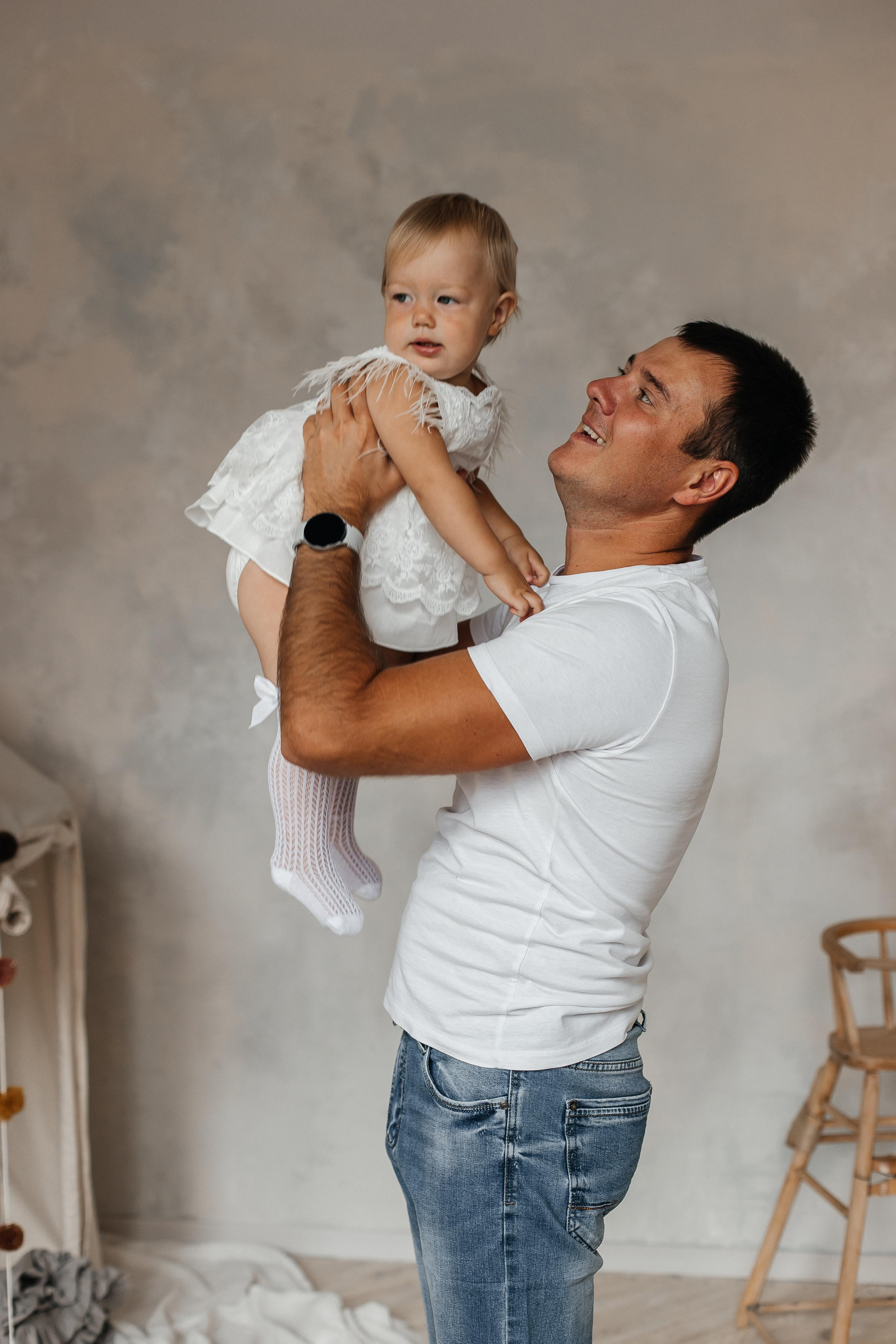 Семейная фотосессия (1 годик). Фотограф Авилова Дарья ● Тюмень● Съемка больших семей ●Архив поколений