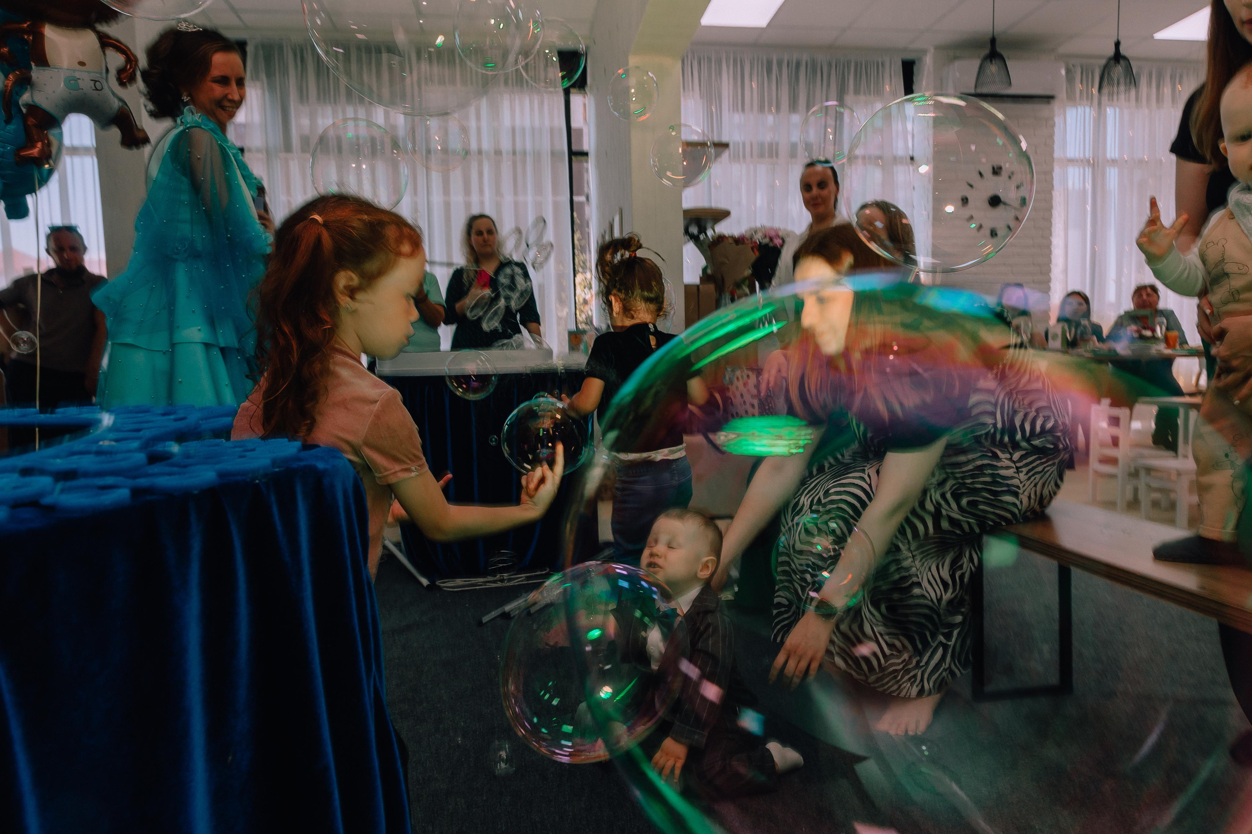 1 год в игровой. Фотограф Авилова Дарья ● Тюмень● Съемка больших семей ●Архив поколений