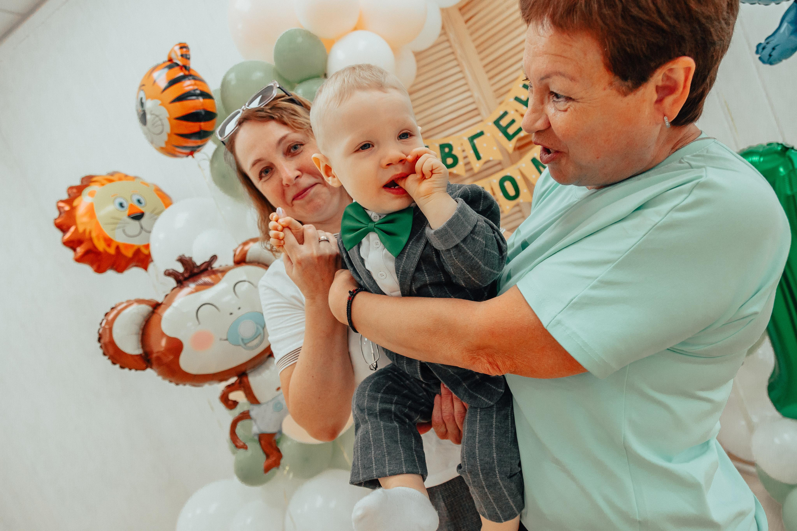 1 год в игровой. Фотограф Авилова Дарья ● Тюмень● Съемка больших семей ●Архив поколений