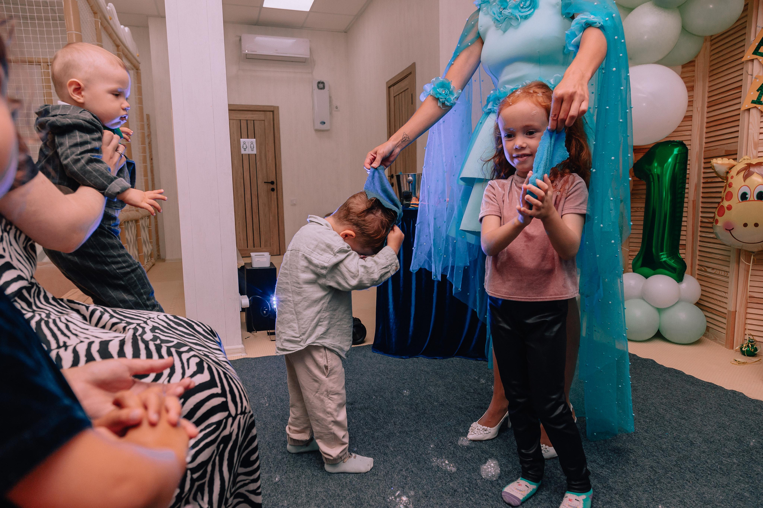 1 год в игровой. Фотограф Авилова Дарья ● Тюмень● Съемка больших семей ●Архив поколений