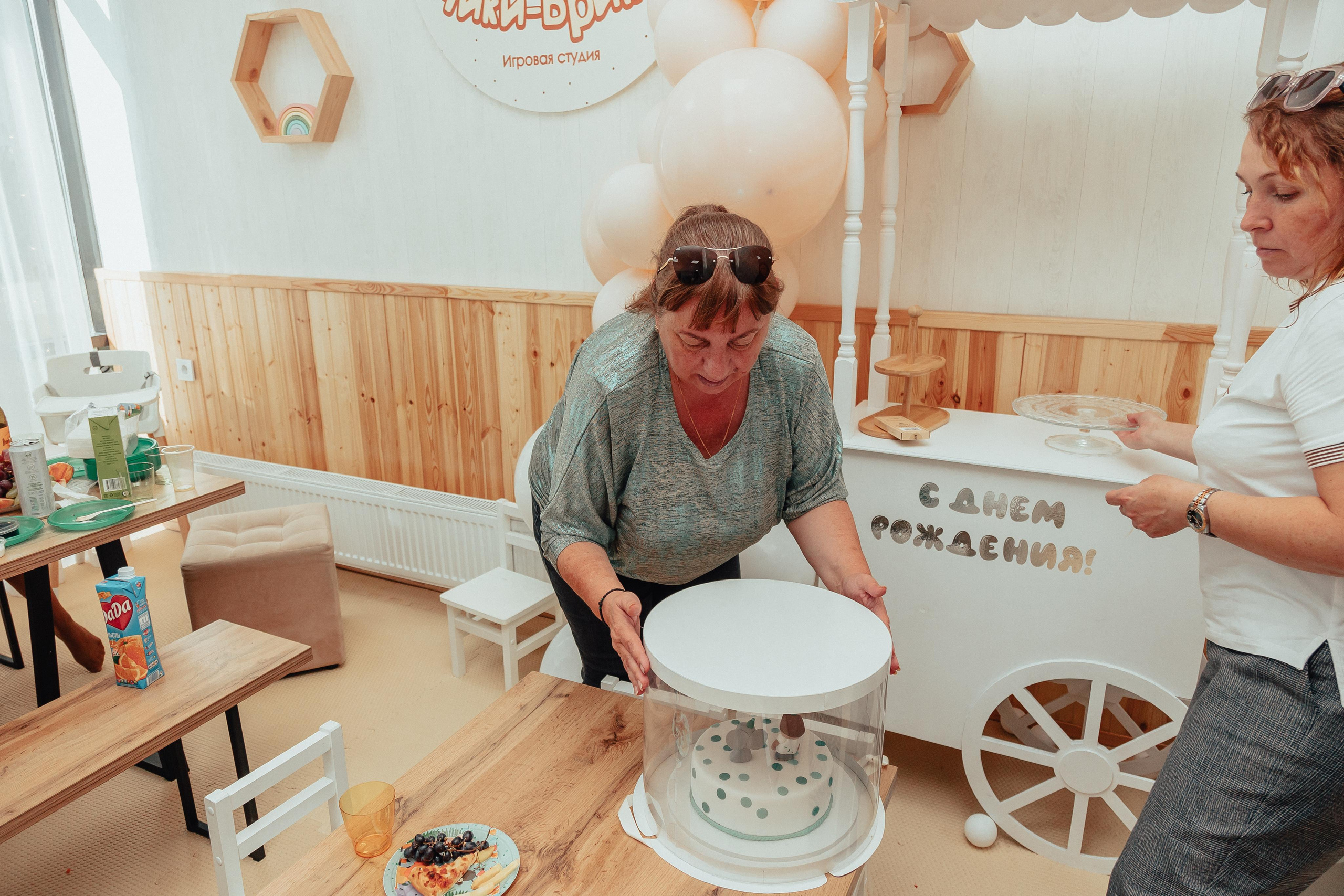 1 год в игровой. Фотограф Авилова Дарья ● Тюмень● Съемка больших семей ●Архив поколений