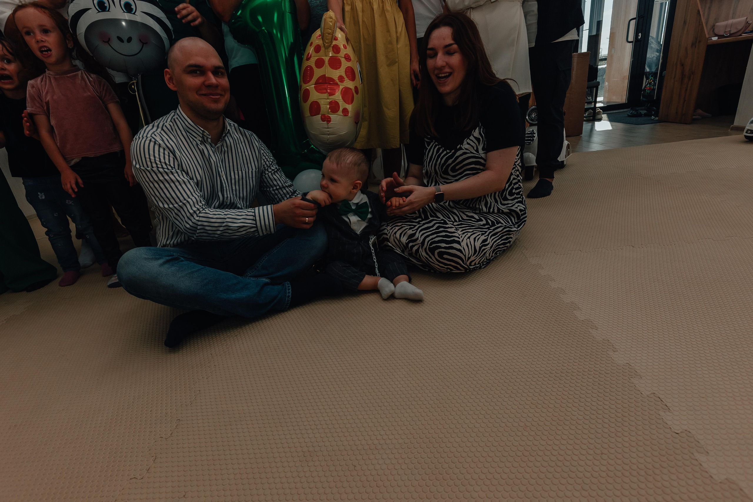 1 год в игровой. Фотограф Авилова Дарья ● Тюмень● Съемка больших семей ●Архив поколений