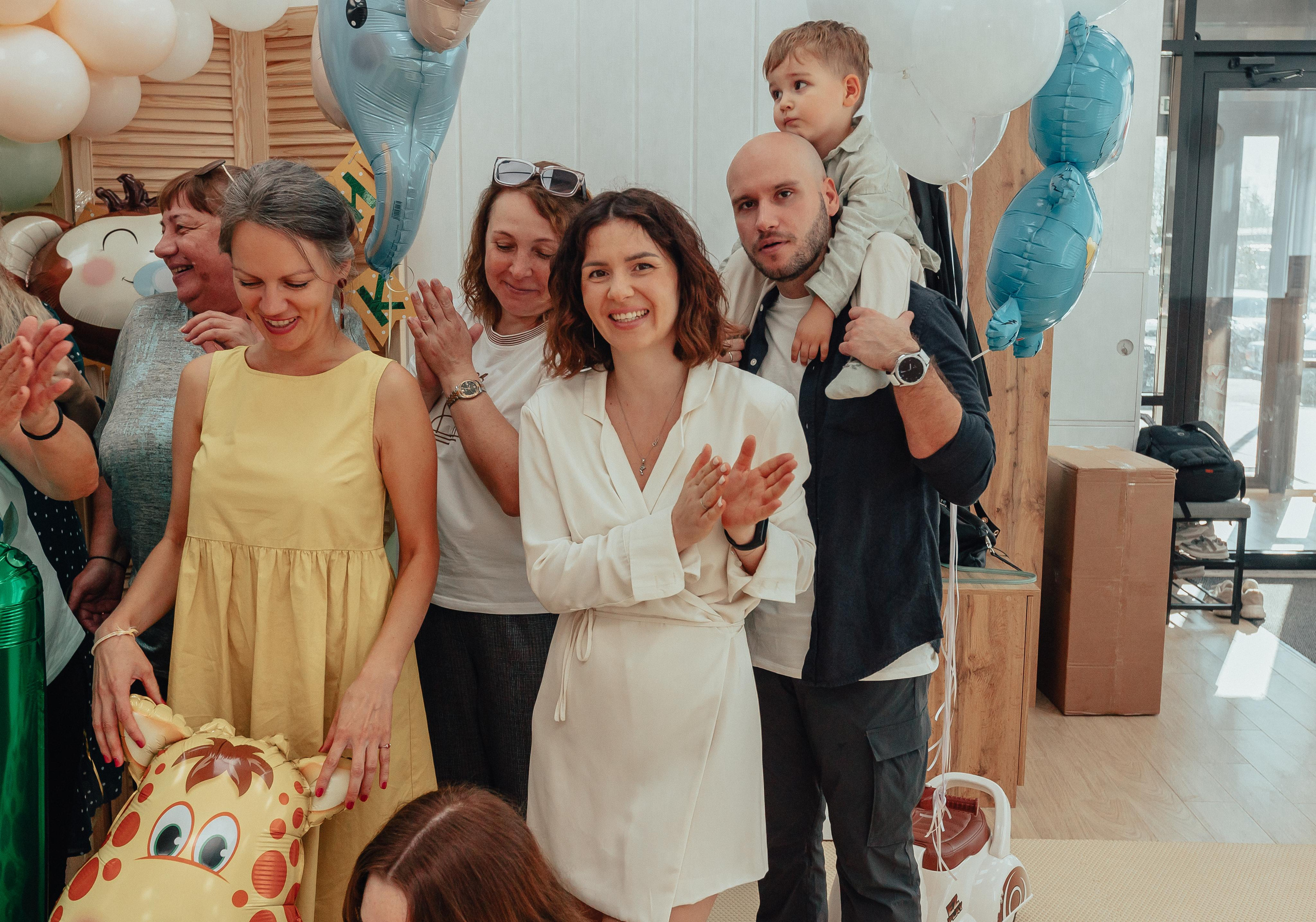 1 год в игровой. Фотограф Авилова Дарья ● Тюмень● Съемка больших семей ●Архив поколений