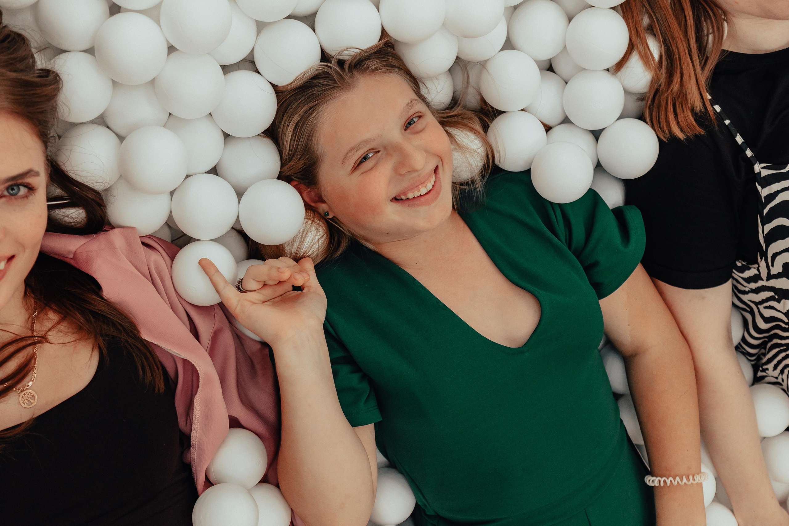 1 год в игровой. Фотограф Авилова Дарья ● Тюмень● Съемка больших семей ●Архив поколений