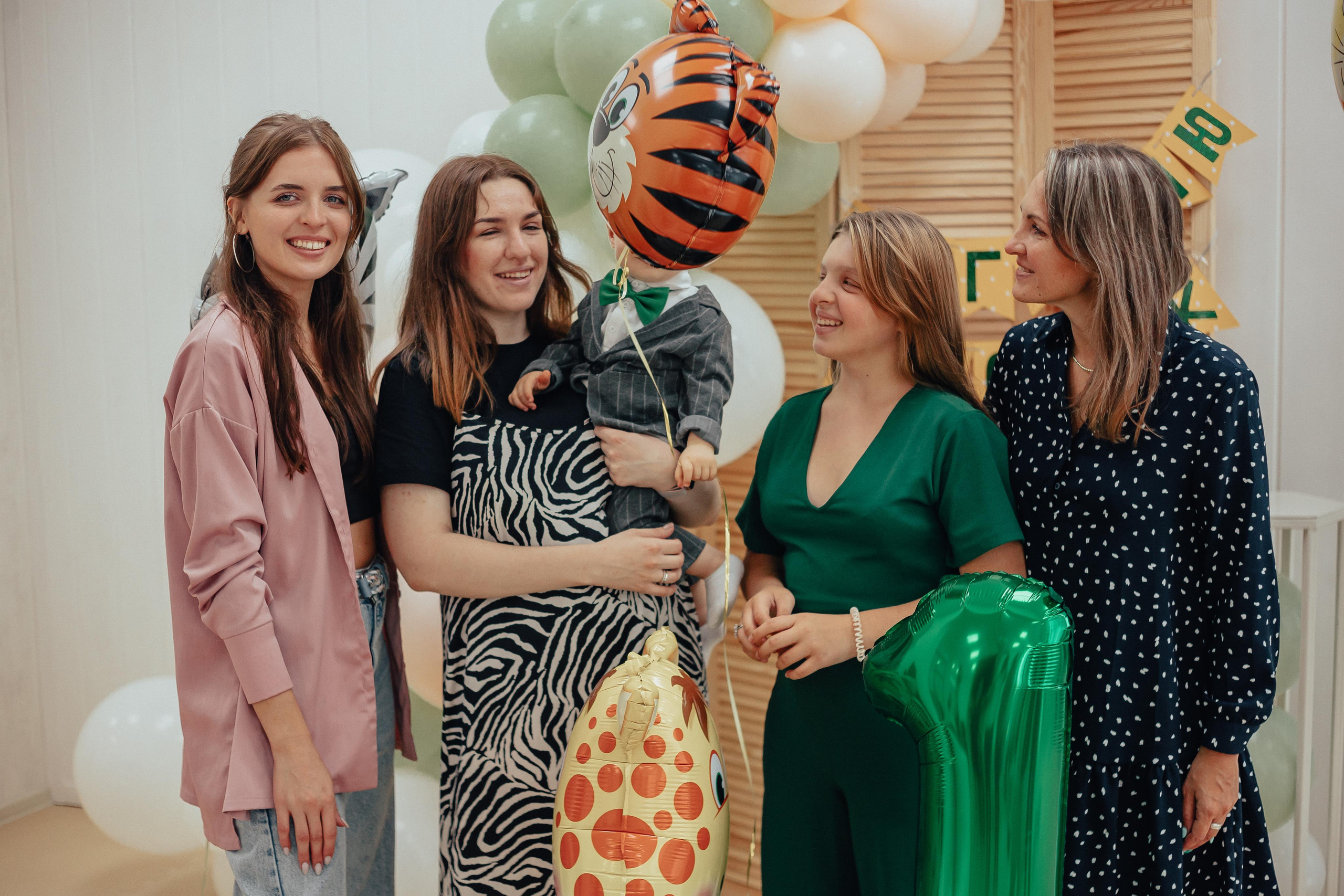 1 год в игровой. Фотограф Авилова Дарья ● Тюмень● Съемка больших семей ●Архив поколений