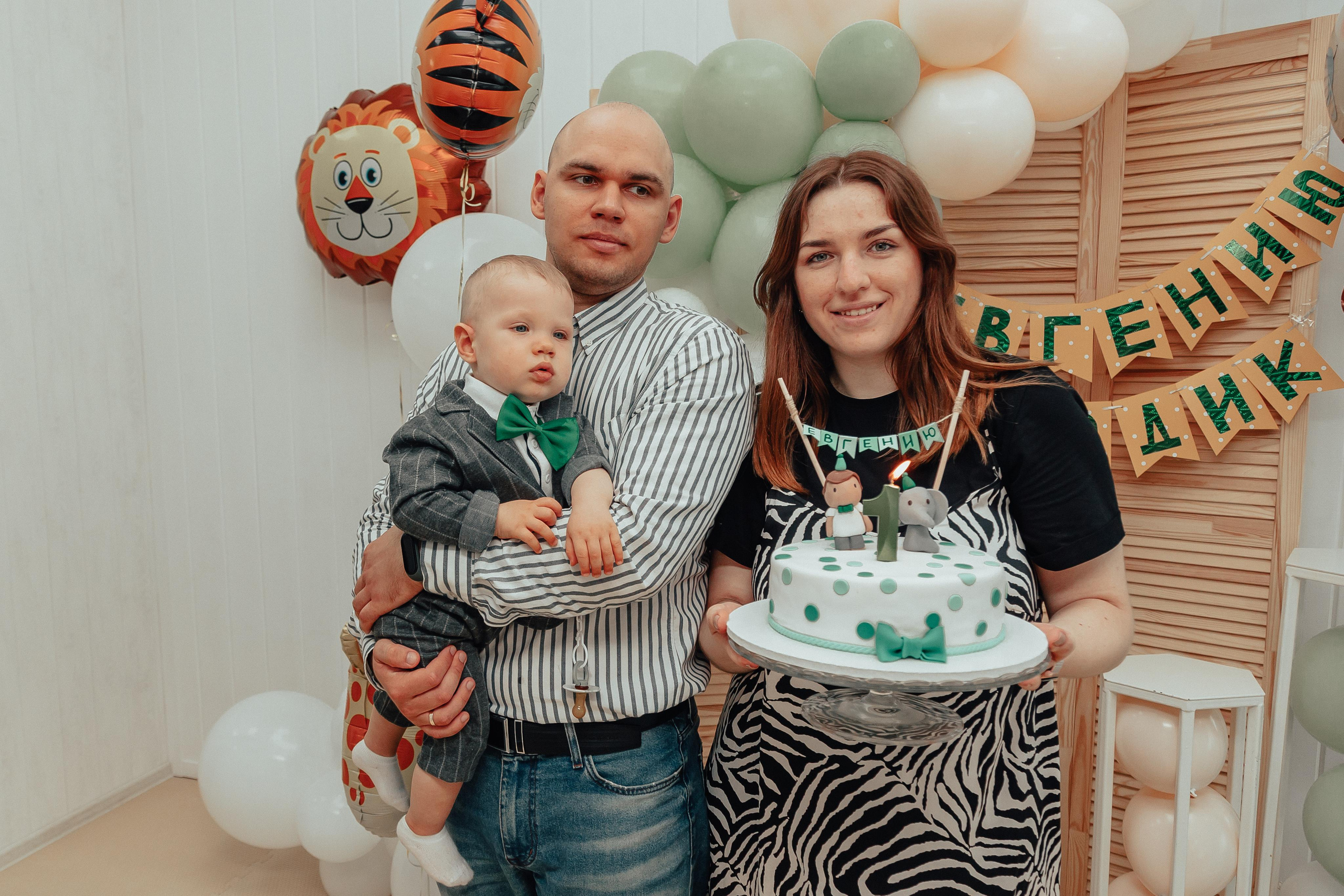 1 год в игровой. Фотограф Авилова Дарья ● Тюмень● Съемка больших семей ●Архив поколений