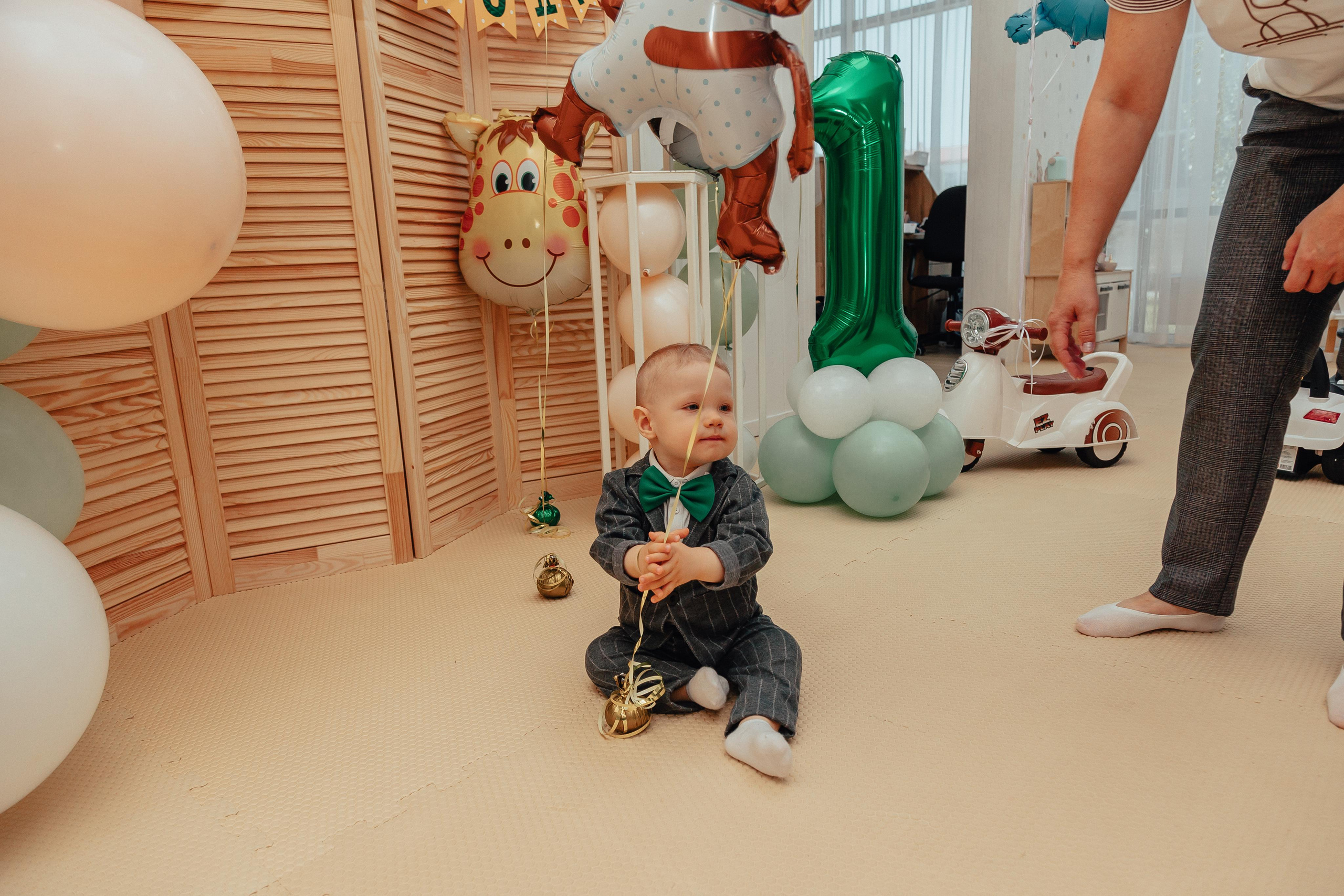 1 год в игровой. Фотограф Авилова Дарья ● Тюмень● Съемка больших семей ●Архив поколений