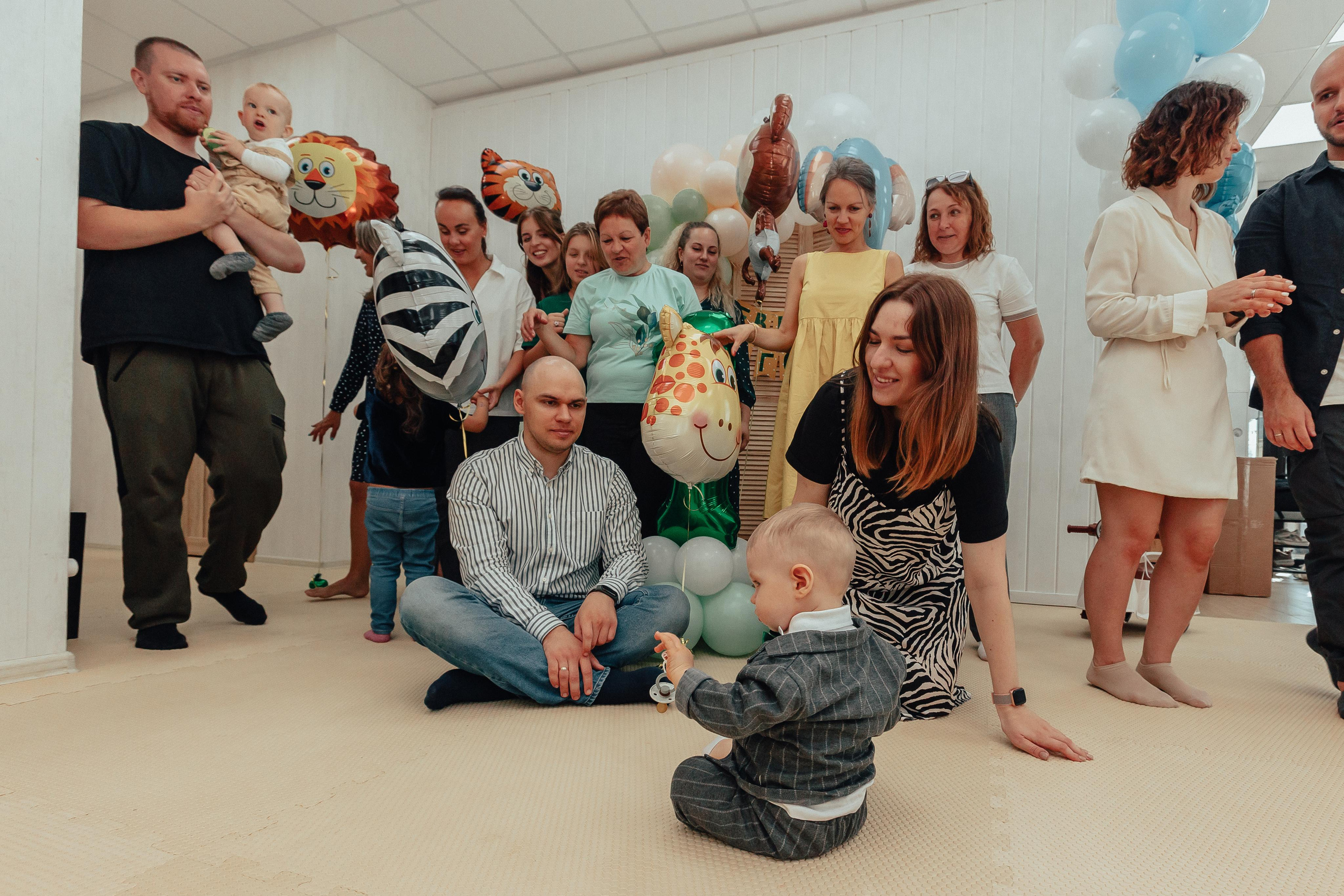 1 год в игровой. Фотограф Авилова Дарья ● Тюмень● Съемка больших семей ●Архив поколений