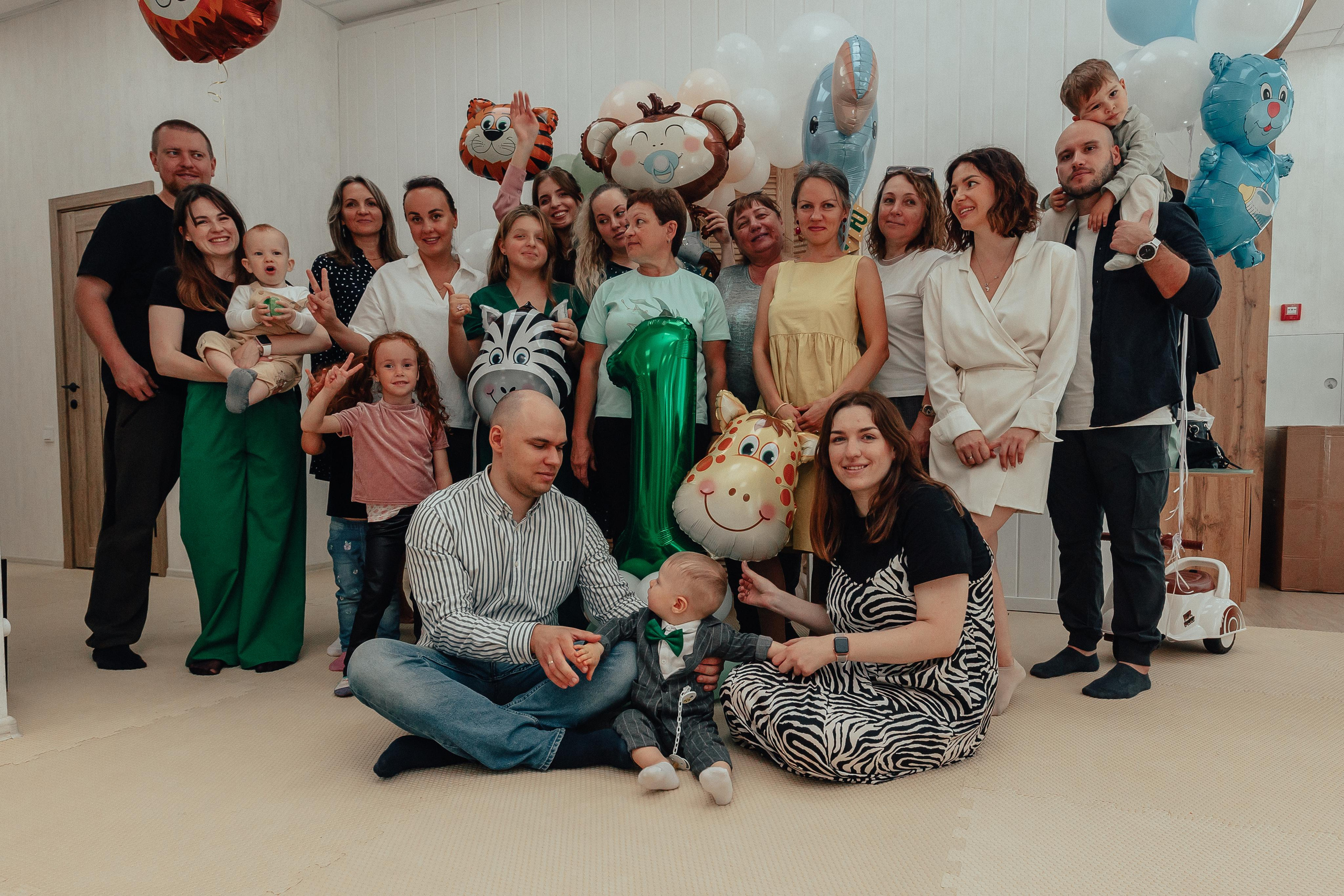 1 год в игровой. Фотограф Авилова Дарья ● Тюмень● Съемка больших семей ●Архив поколений