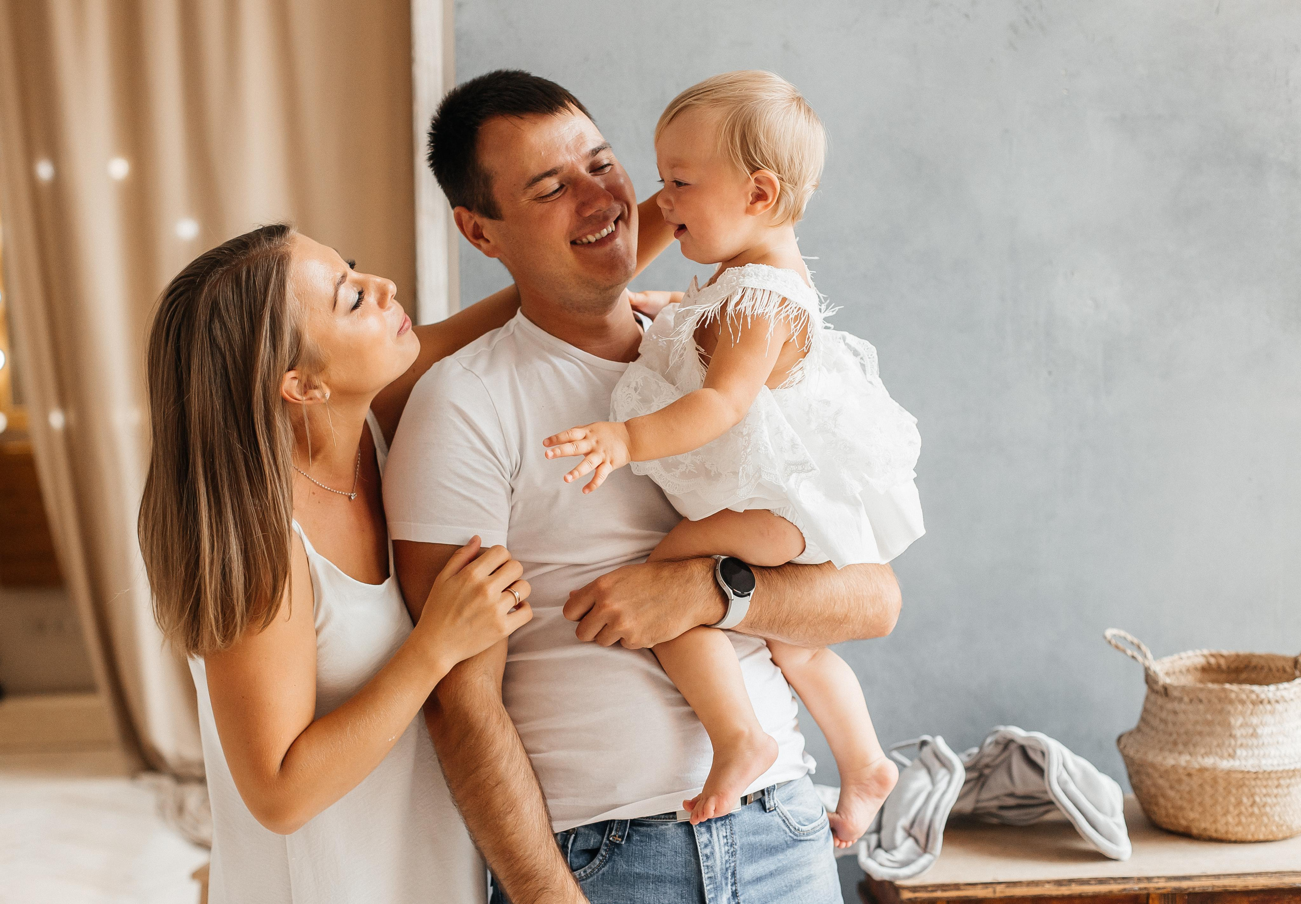 Семейная фотосессия (1 годик). Фотограф Авилова Дарья ● Тюмень● Съемка больших семей ●Архив поколений