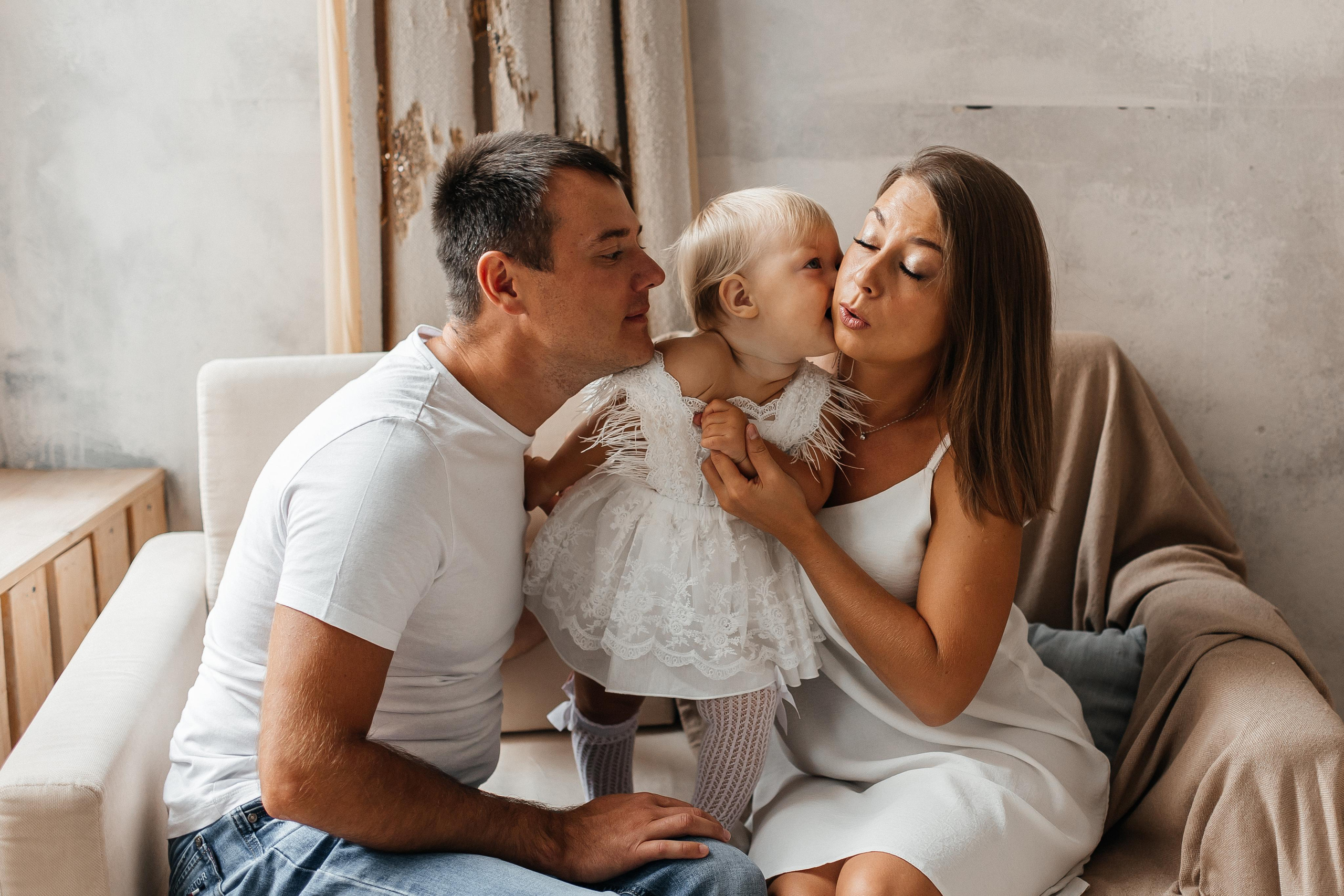 Семейная фотосессия (1 годик). Фотограф Авилова Дарья ● Тюмень● Съемка больших семей ●Архив поколений