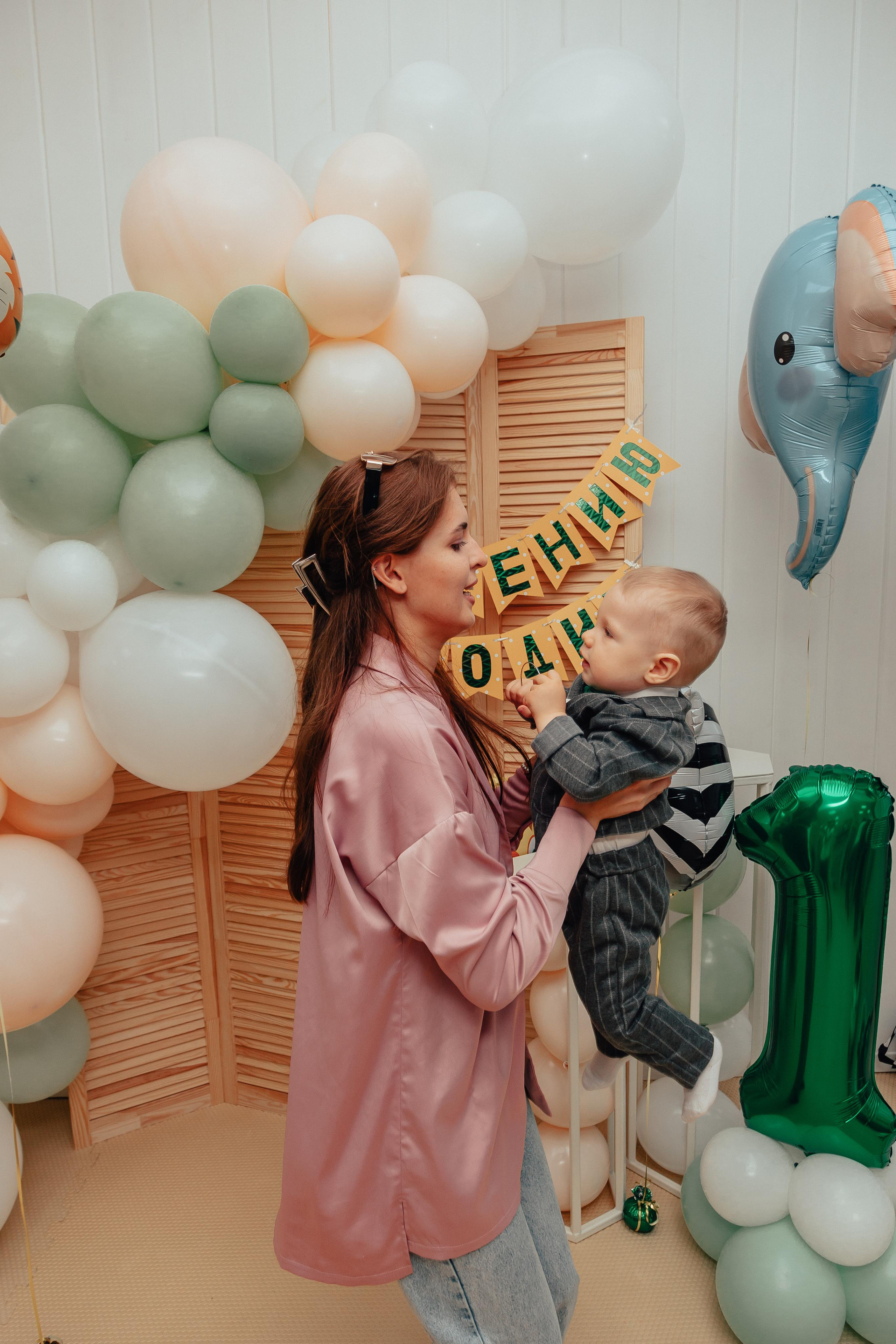 1 год в игровой. Фотограф Авилова Дарья ● Тюмень● Съемка больших семей ●Архив поколений