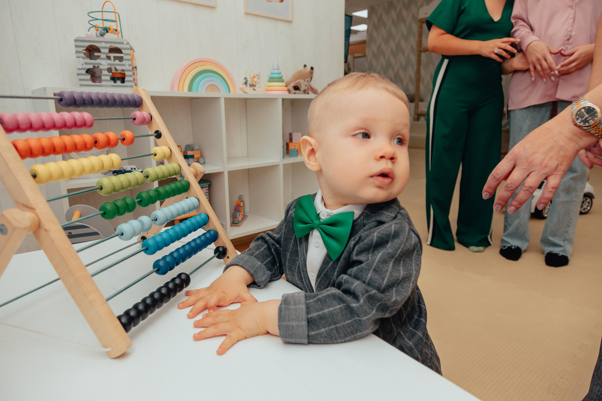 1 год в игровой. Фотограф Авилова Дарья ● Тюмень● Съемка больших семей ●Архив поколений