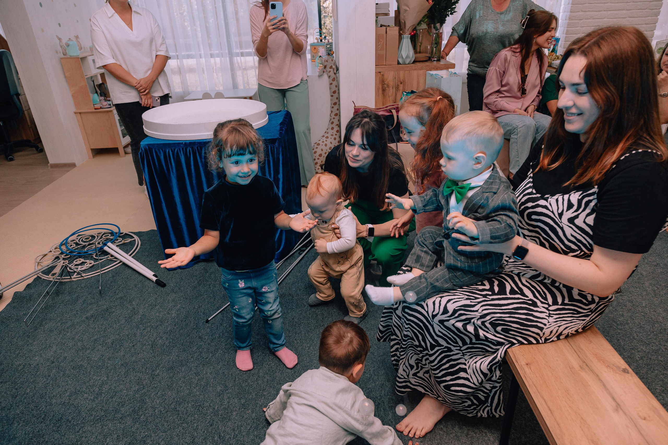 1 год в игровой. Фотограф Авилова Дарья ● Тюмень● Съемка больших семей ●Архив поколений