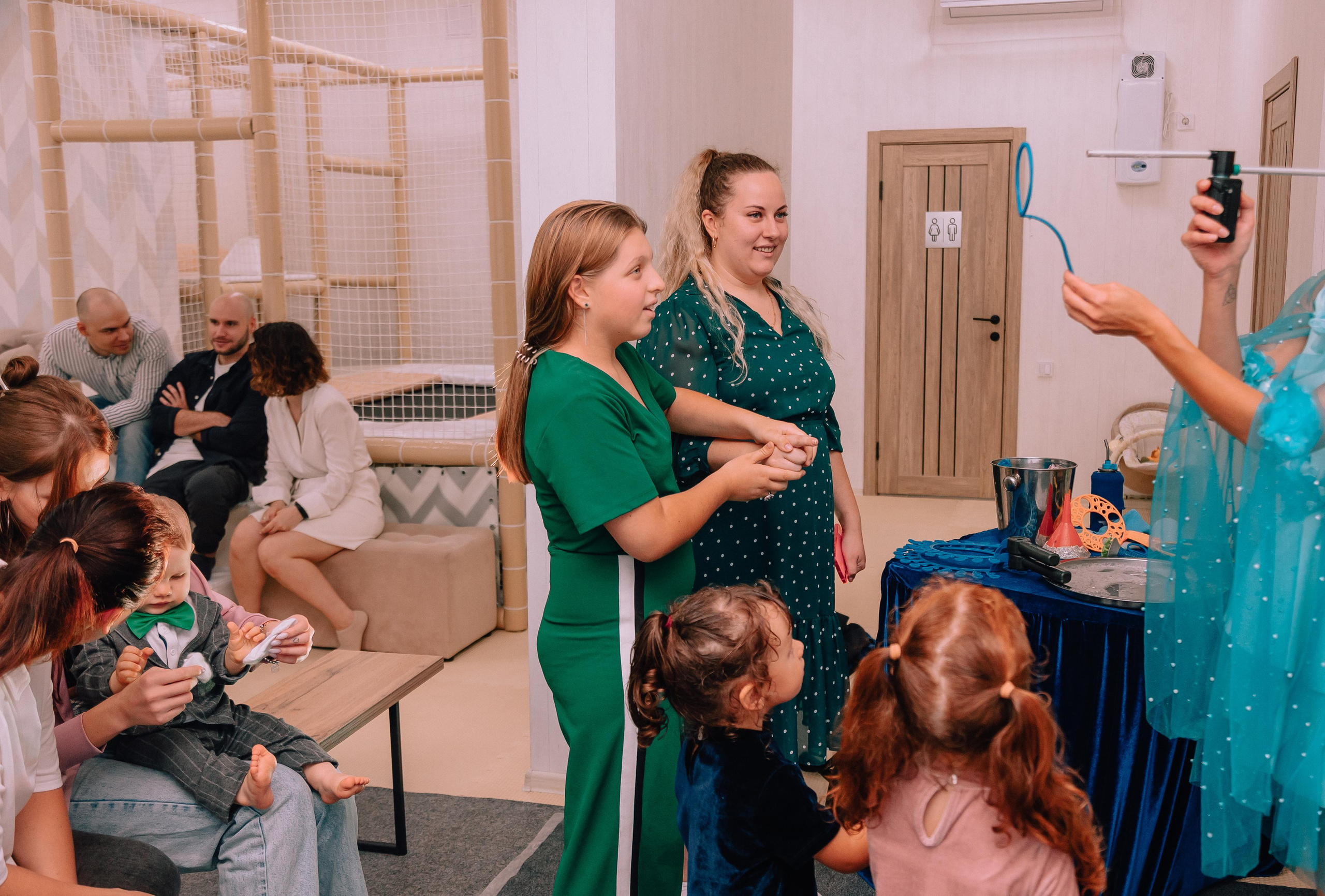 1 год в игровой. Фотограф Авилова Дарья ● Тюмень● Съемка больших семей ●Архив поколений