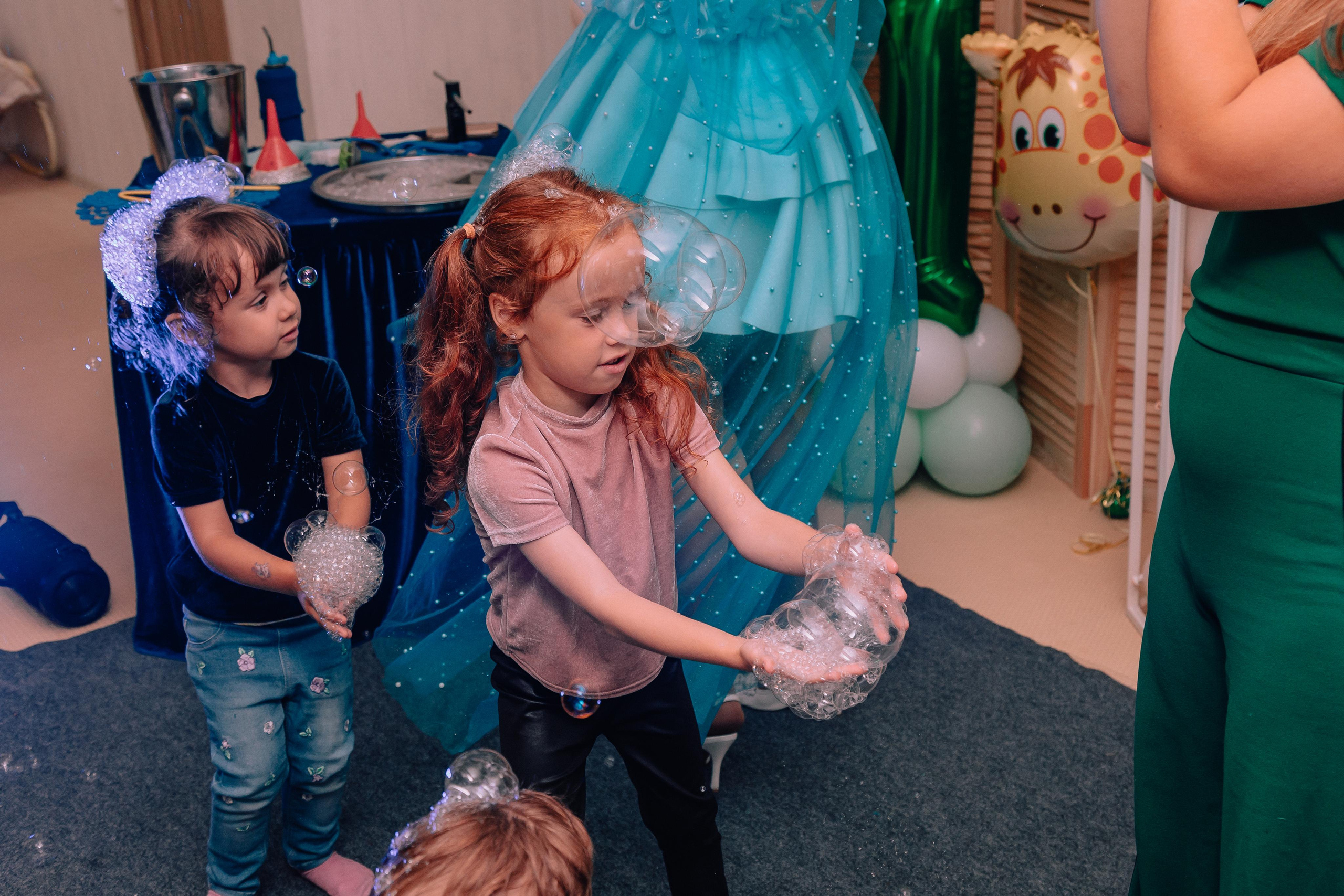 1 год в игровой. Фотограф Авилова Дарья ● Тюмень● Съемка больших семей ●Архив поколений