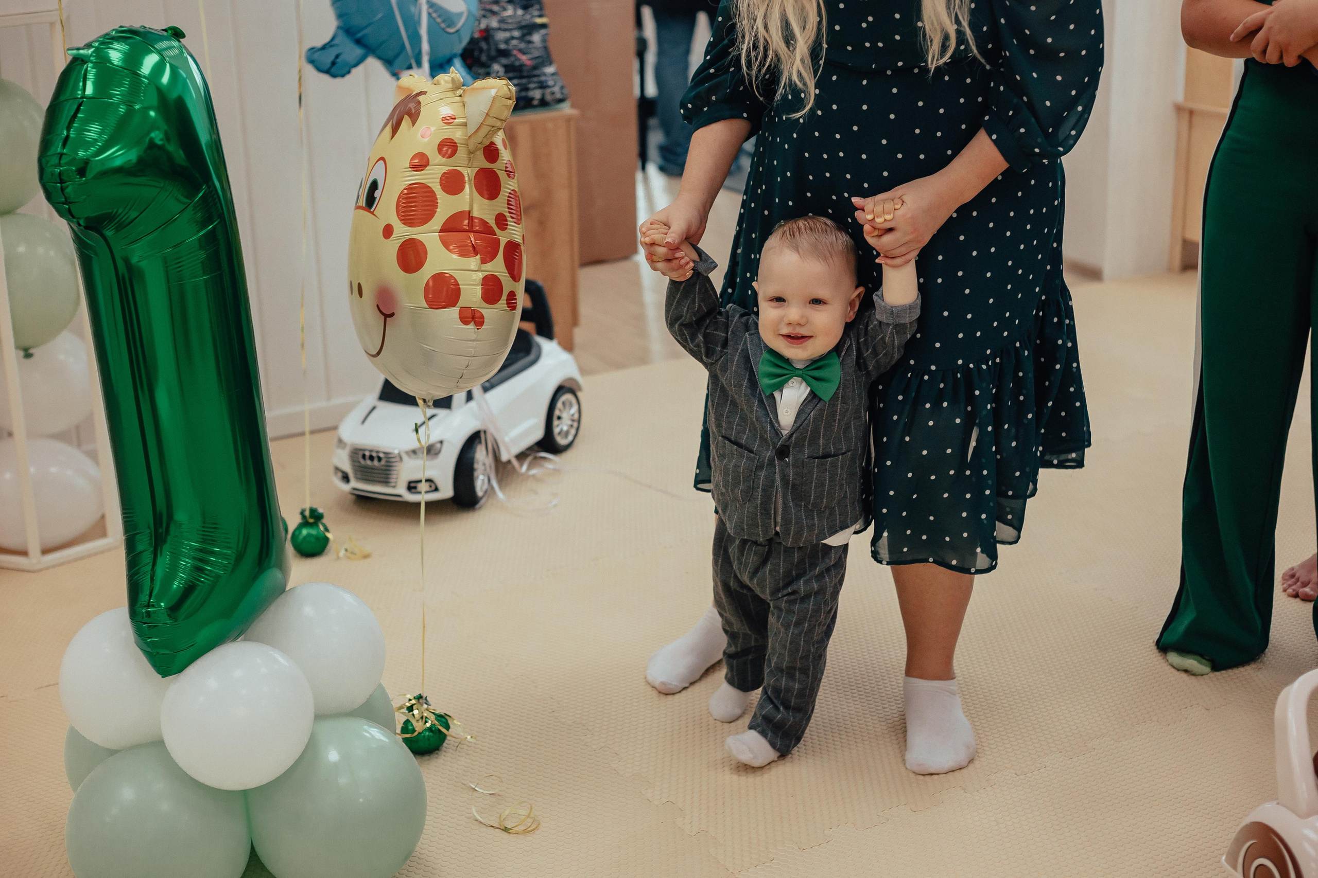 1 год в игровой. Фотограф Авилова Дарья ● Тюмень● Съемка больших семей ●Архив поколений