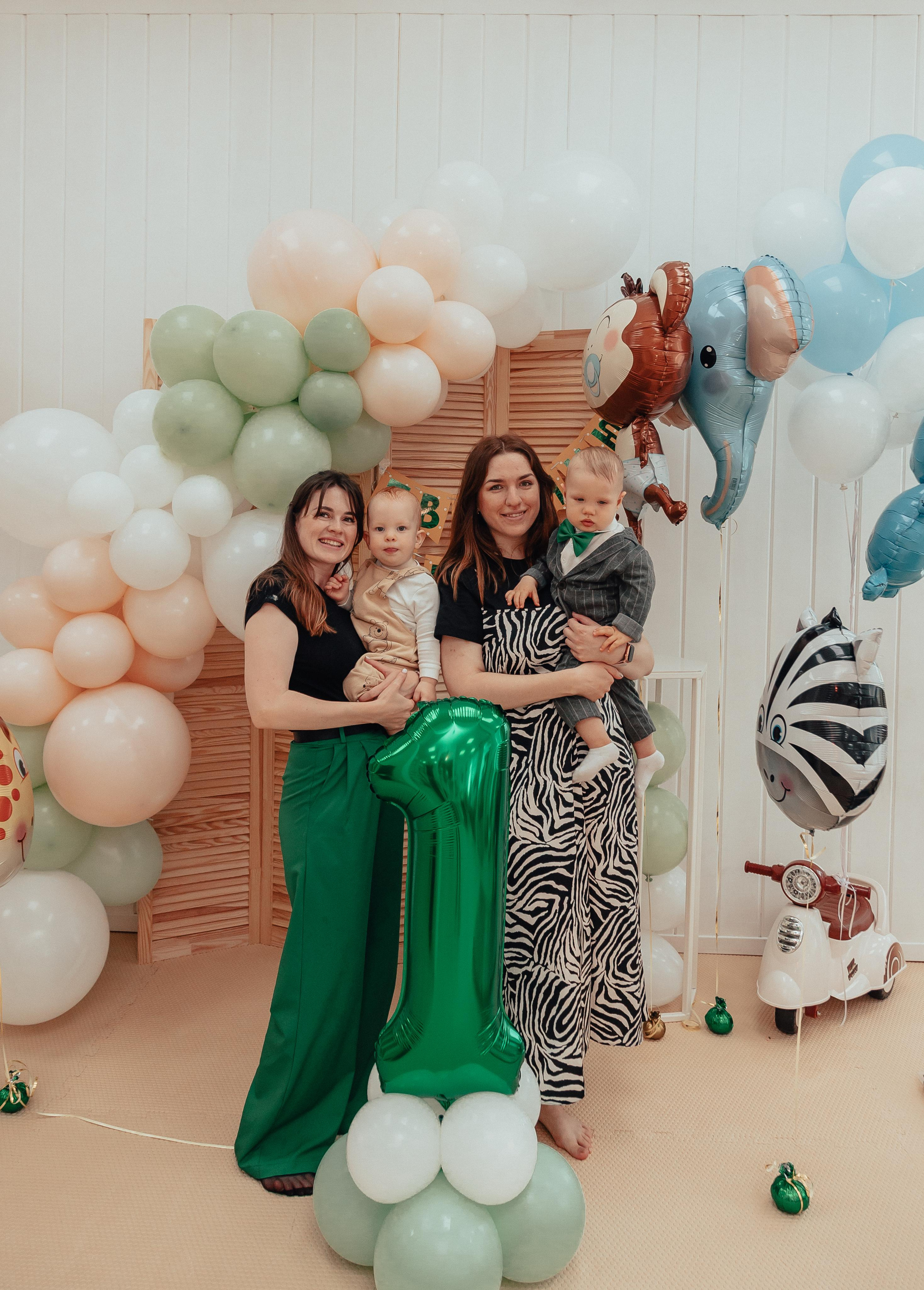 1 год в игровой. Фотограф Авилова Дарья ● Тюмень● Съемка больших семей ●Архив поколений