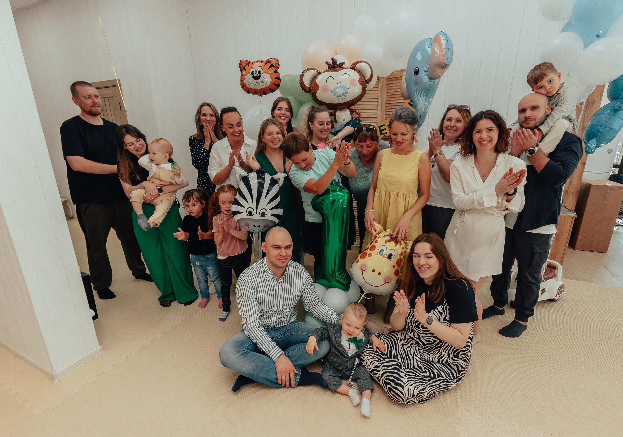 1 год в игровой. Фотограф Авилова Дарья ● Тюмень● Съемка больших семей ●Архив поколений