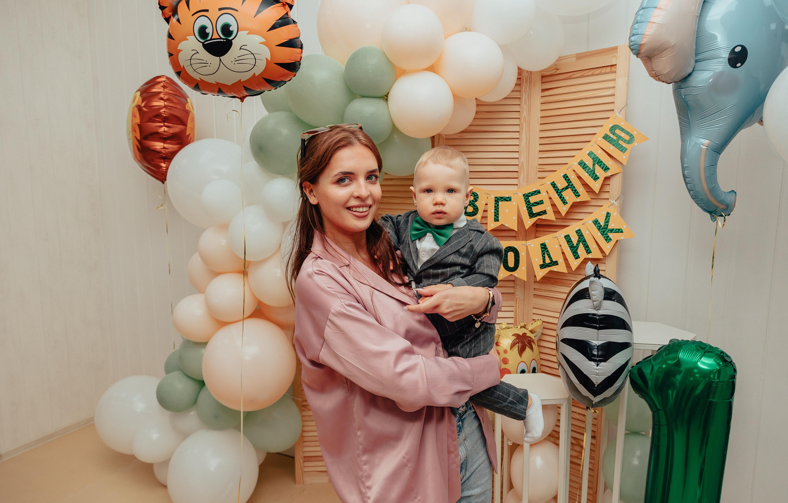 1 год в игровой. Фотограф Авилова Дарья ● Тюмень● Съемка больших семей ●Архив поколений