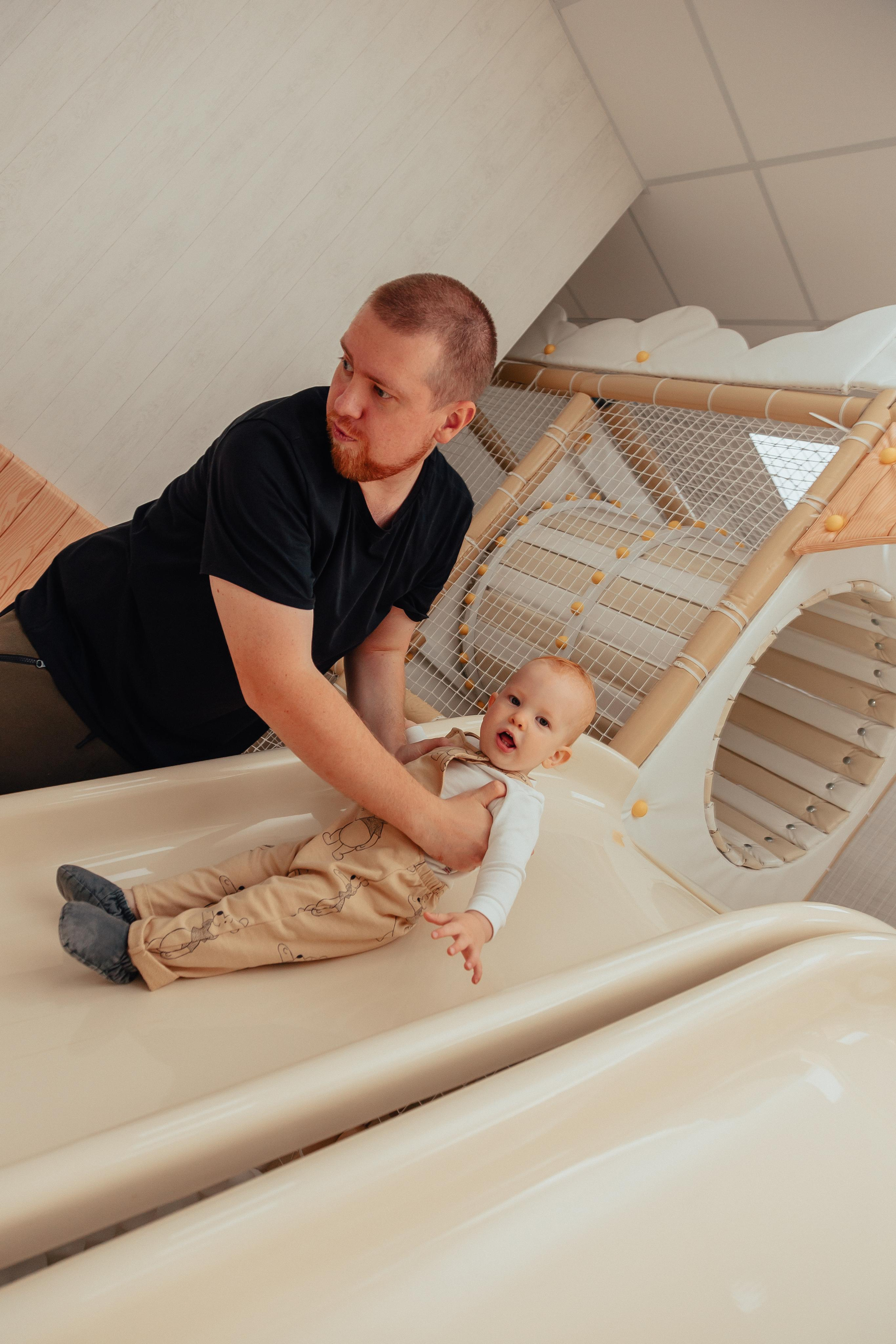 1 год в игровой. Фотограф Авилова Дарья ● Тюмень● Съемка больших семей ●Архив поколений