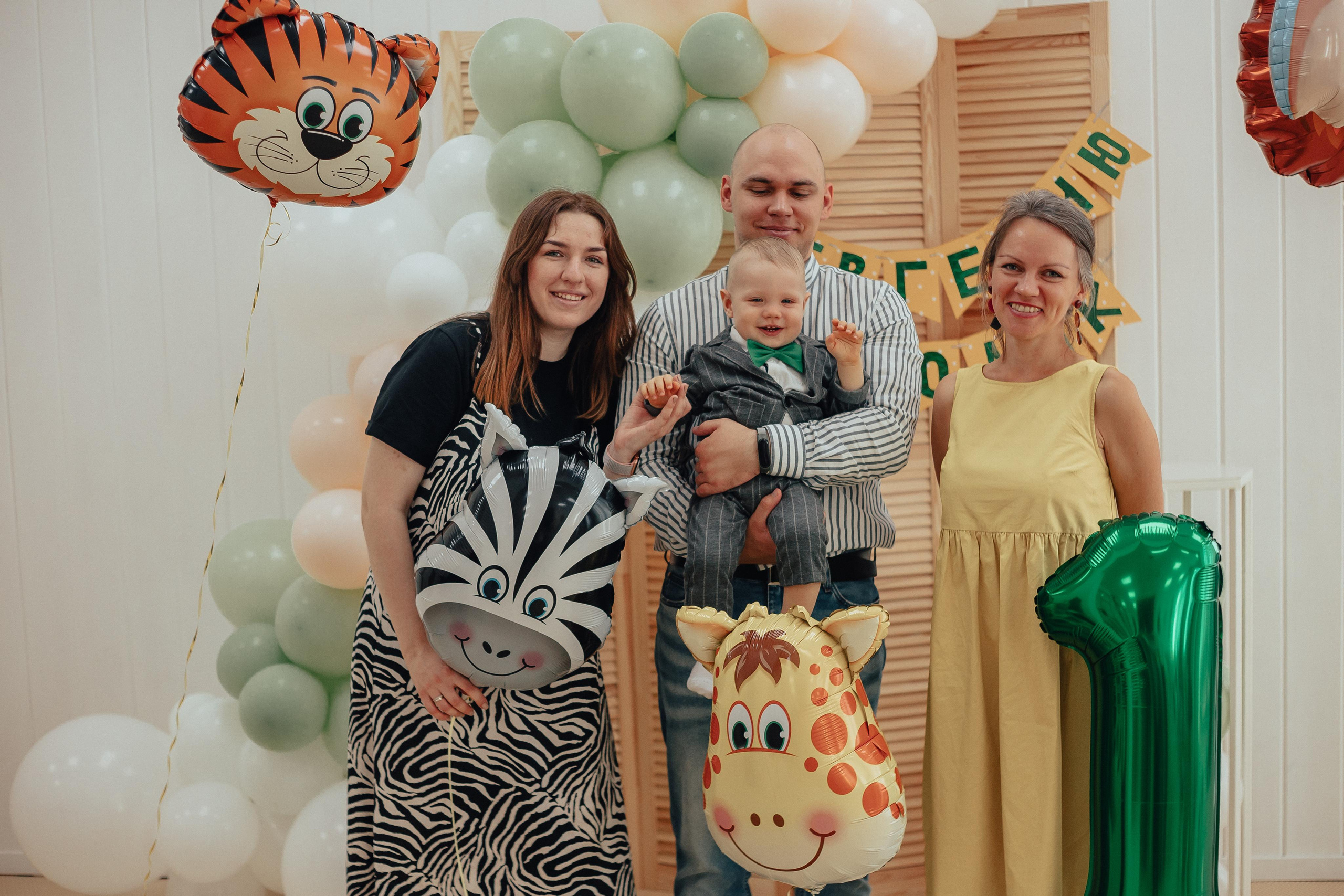 1 год в игровой. Фотограф Авилова Дарья ● Тюмень● Съемка больших семей ●Архив поколений