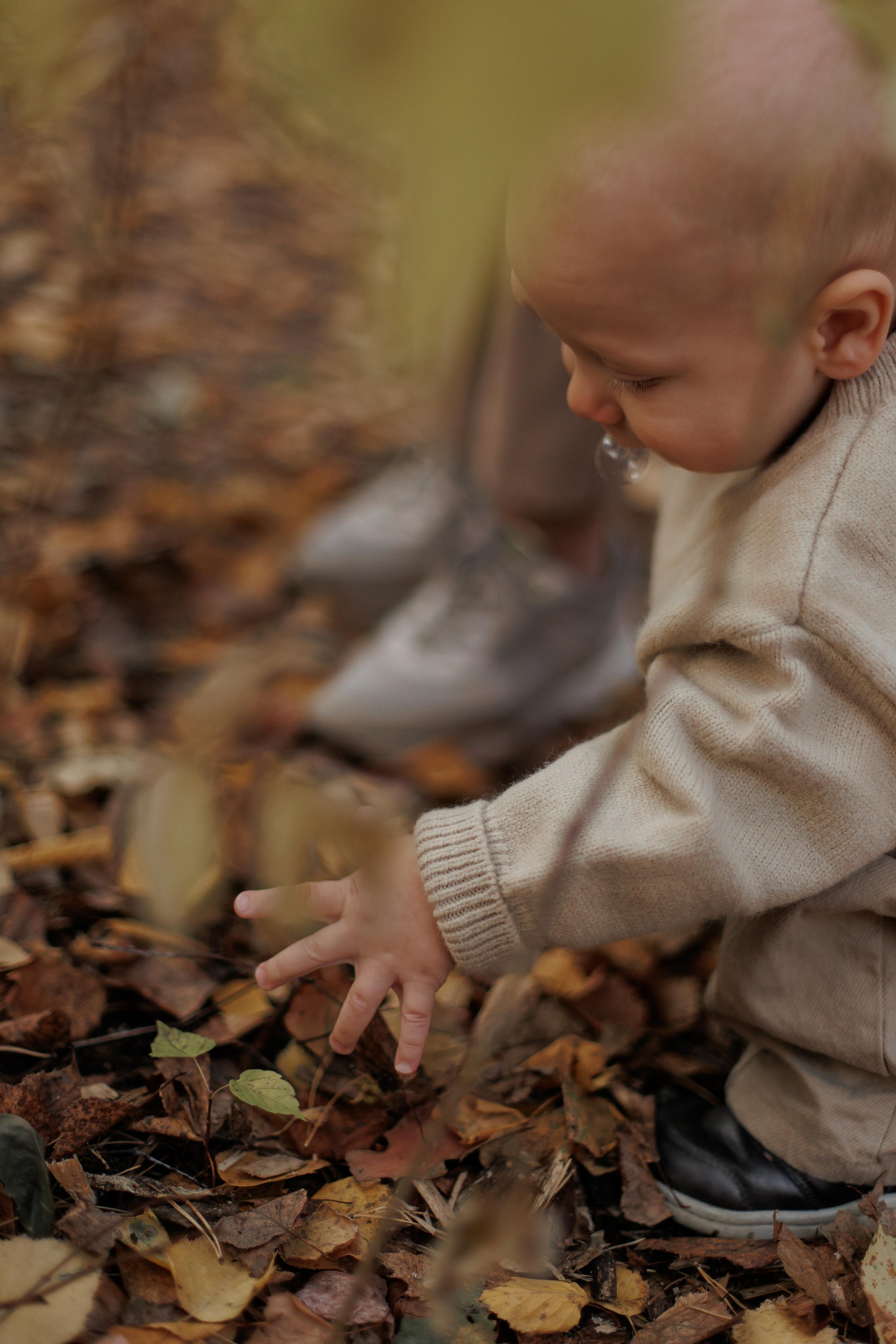 Мама и малыш (прогулка). Фотограф Авилова Дарья ● Тюмень● Съемка больших семей ●Архив поколений