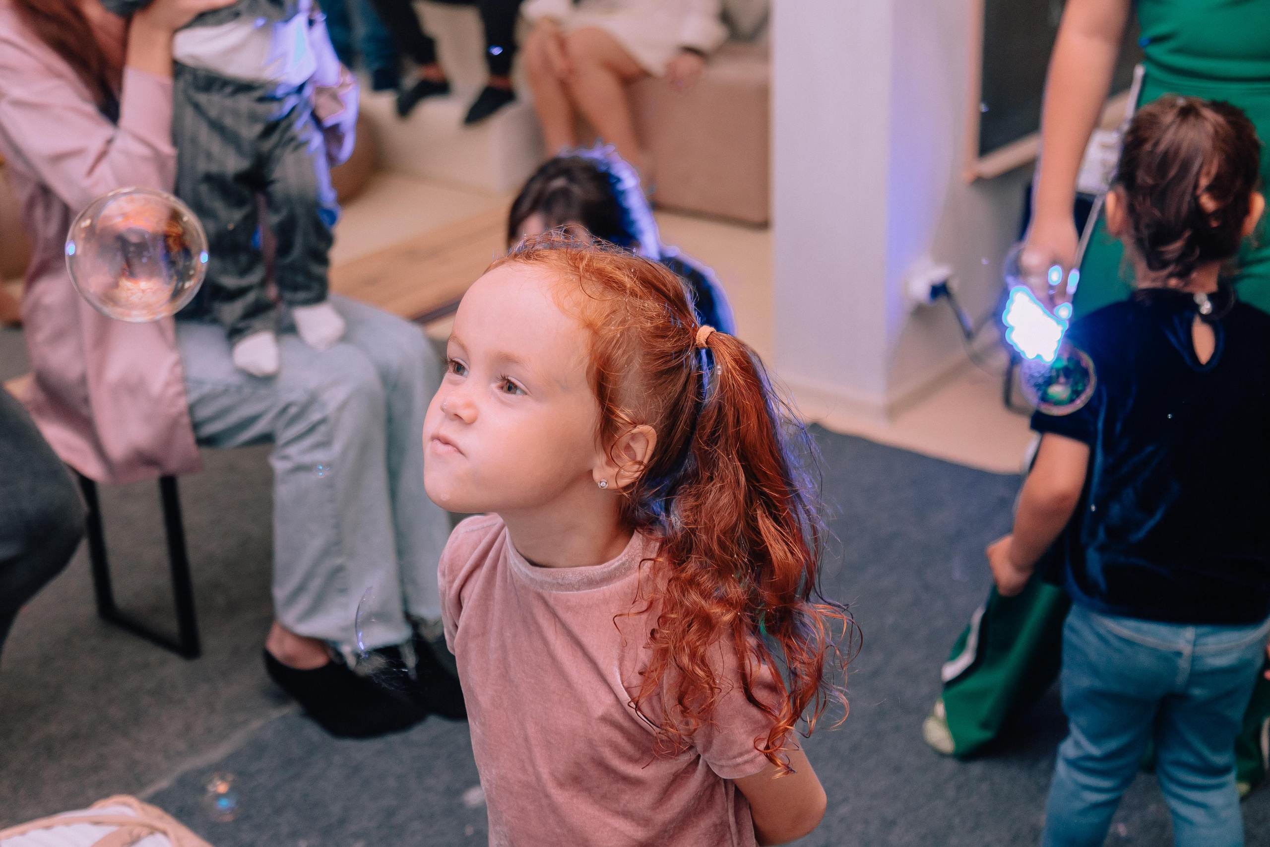 1 год в игровой. Фотограф Авилова Дарья ● Тюмень● Съемка больших семей ●Архив поколений